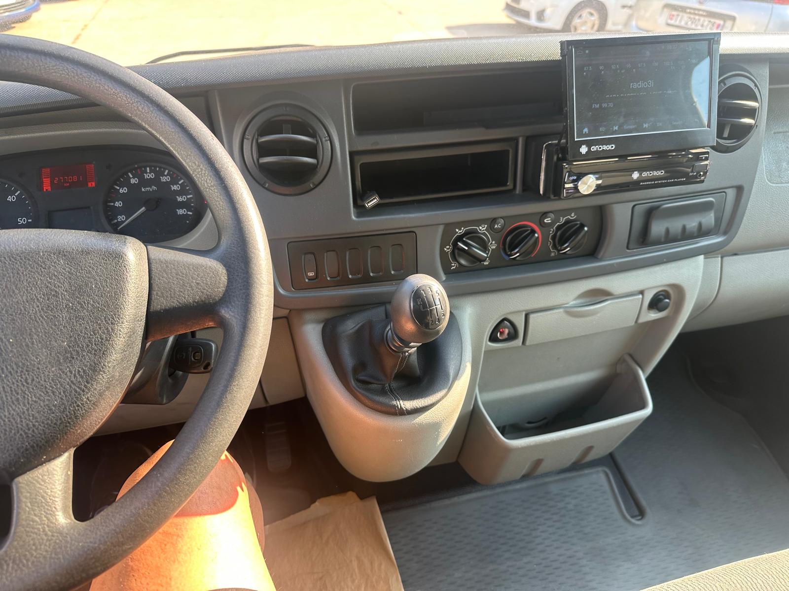 RENAULT Master T35 2.5dCi L2H2-image-8