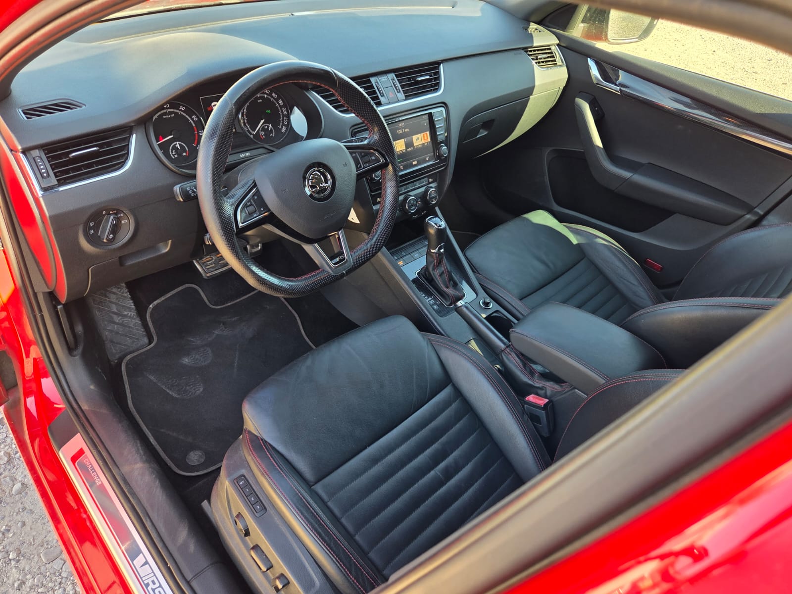 SKODA Octavia Combi 2.0 TSI RS DSG-image-8