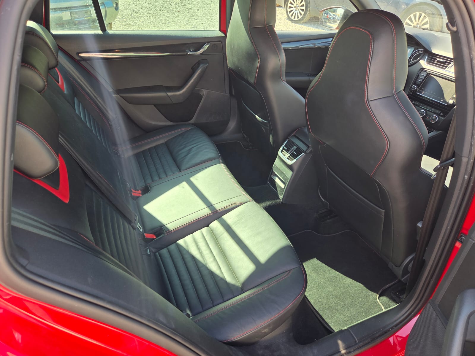 SKODA Octavia Combi 2.0 TSI RS DSG-image-13