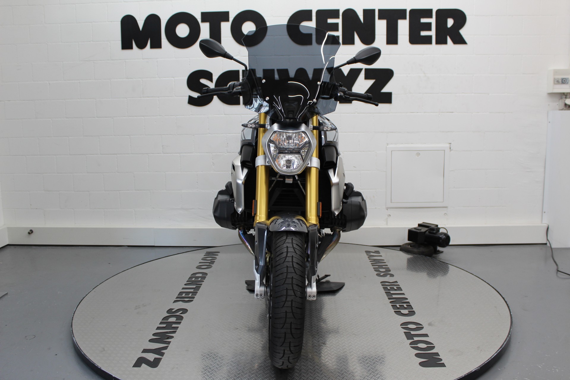 BMW R 1250 R-showroom-element-2