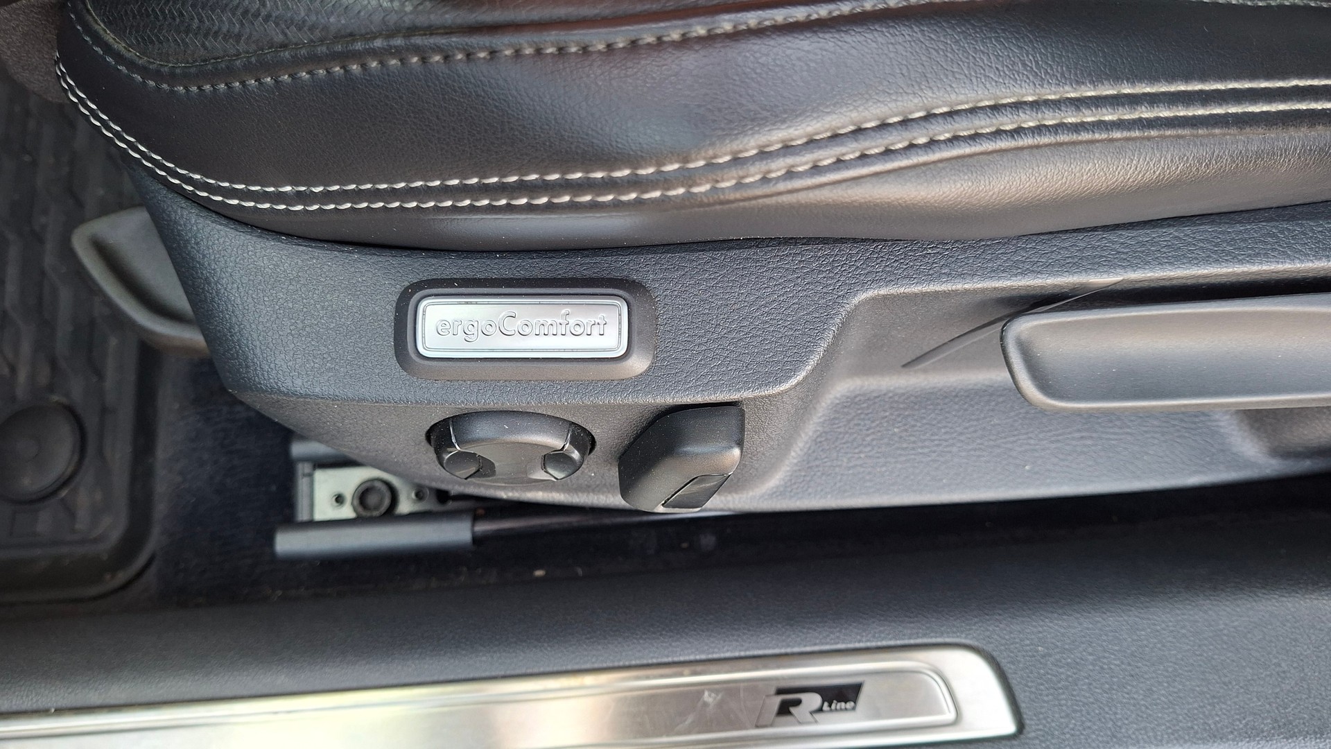 VW Variant 2.0 TDI R-Line DSG-image-9