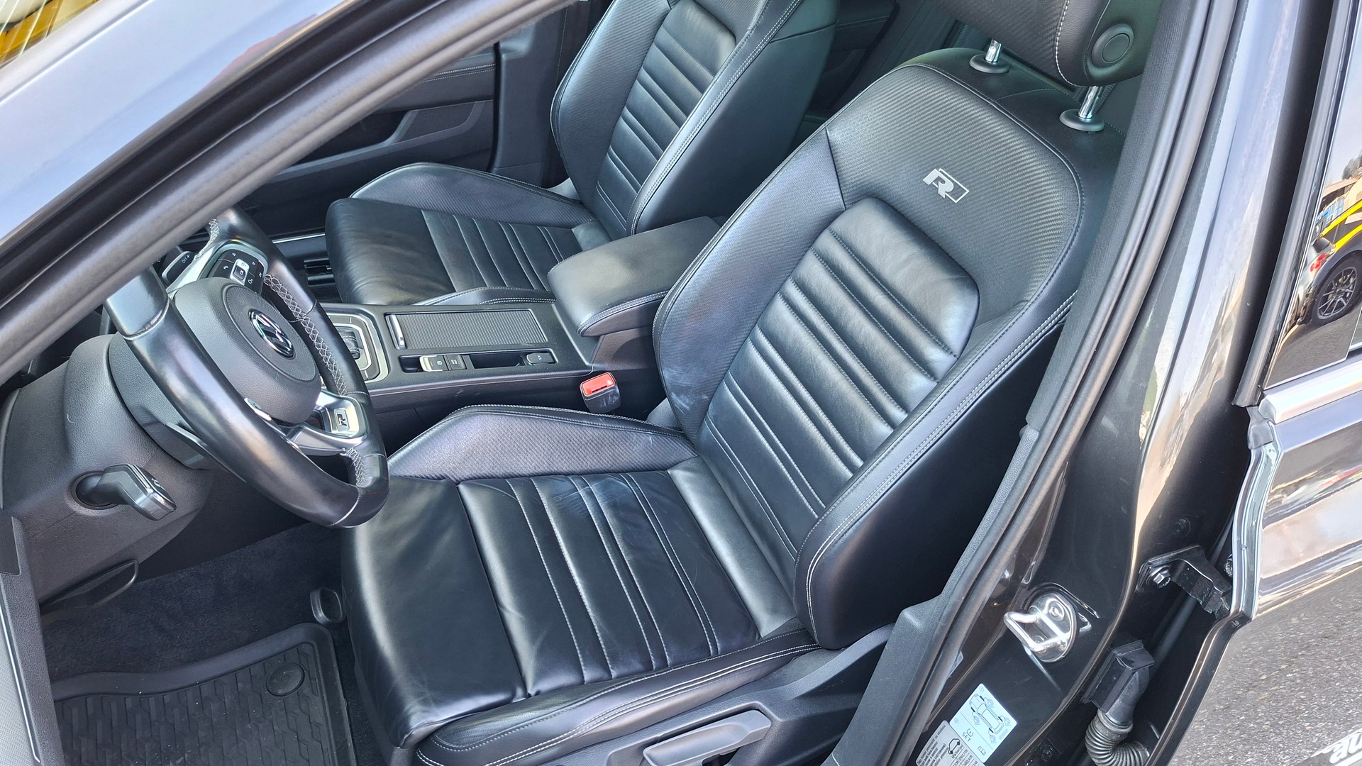 VW Variant 2.0 TDI R-Line DSG-image-8