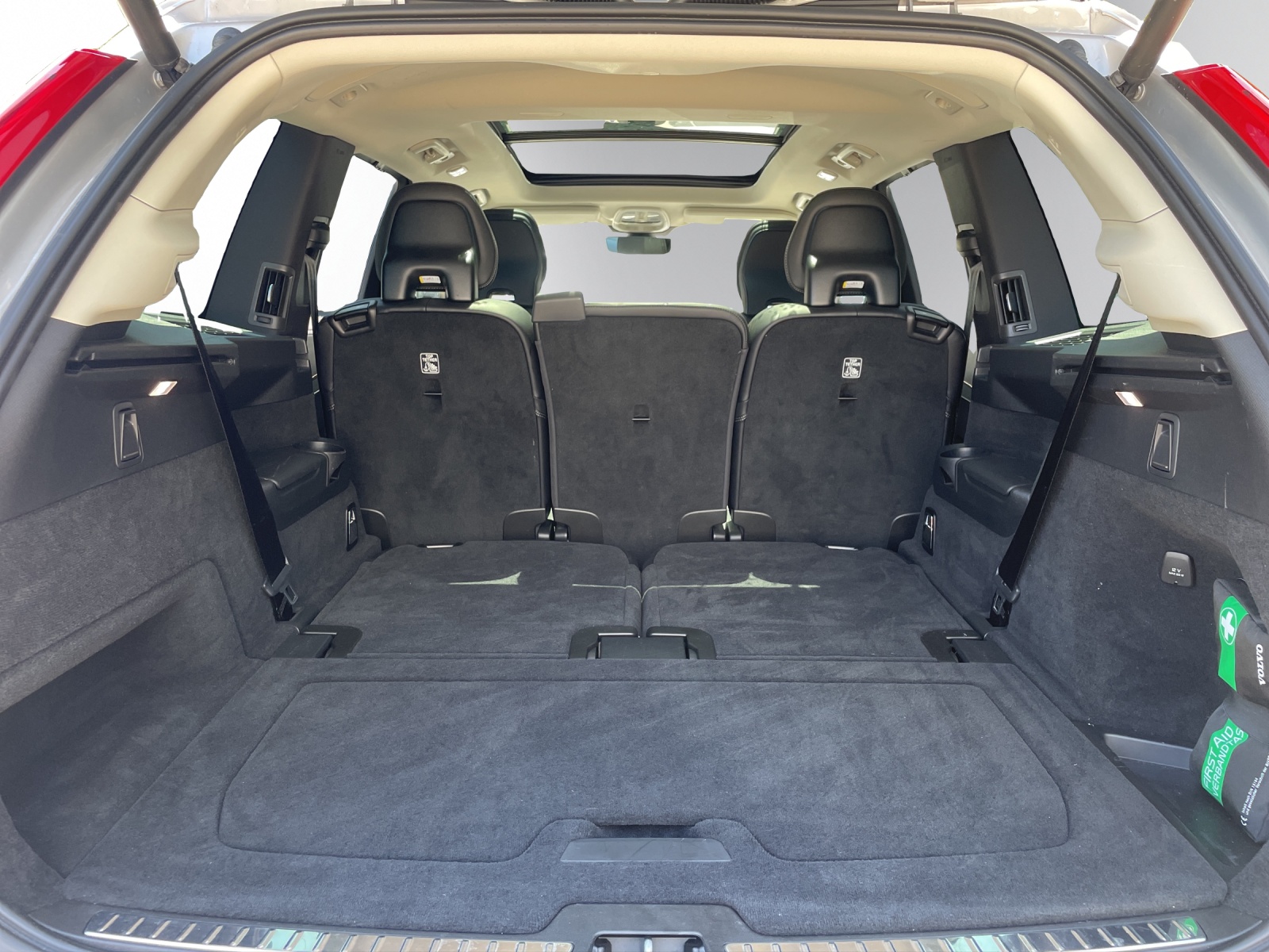 VOLVO XC90 B5 Diesel Mild Hybrid AWD Ultimate Dark Geartronic-image-18