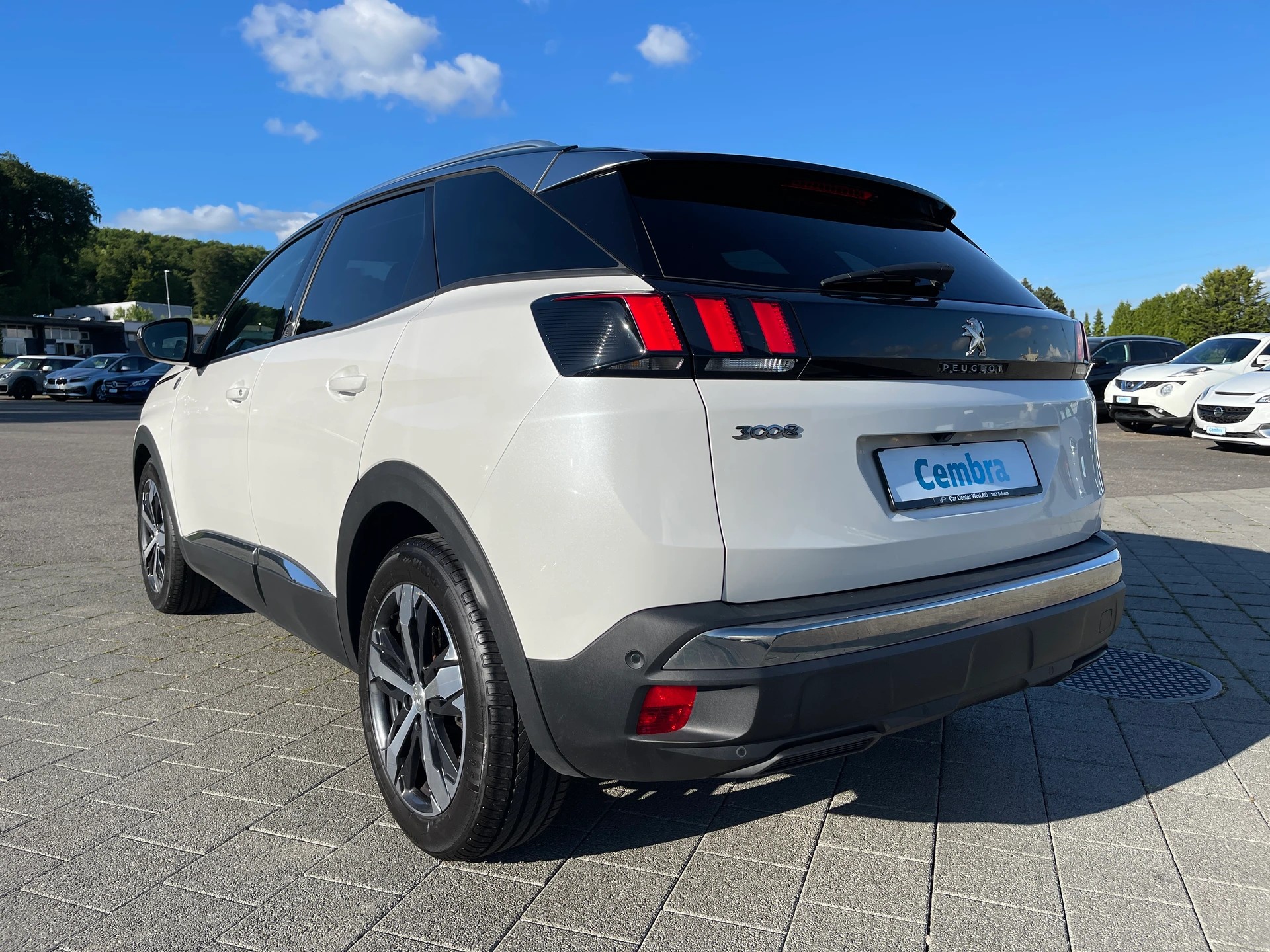 PEUGEOT 3008 1.2 PureTech Allure EAT-image-2
