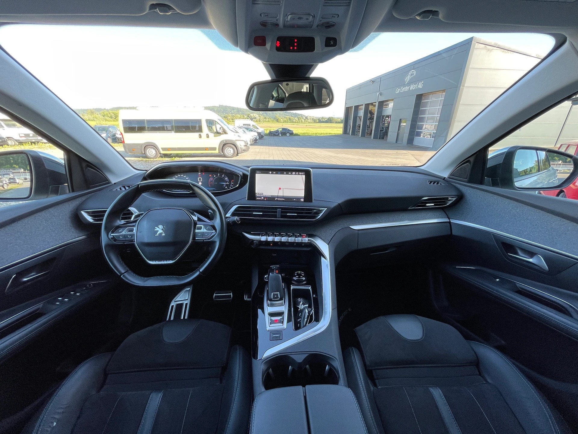 PEUGEOT 3008 1.2 PureTech Allure EAT-image-7