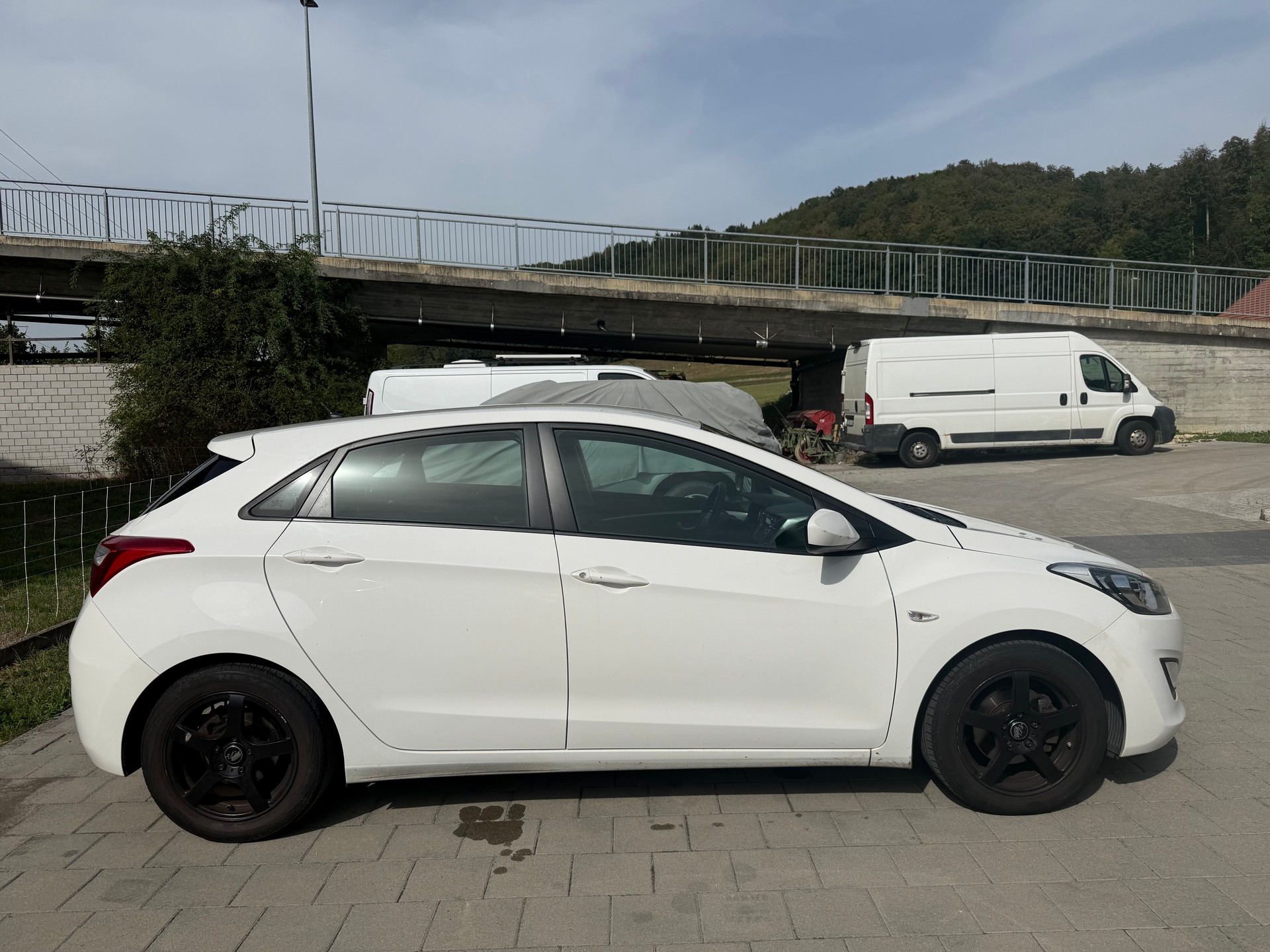 HYUNDAI i30-image-3
