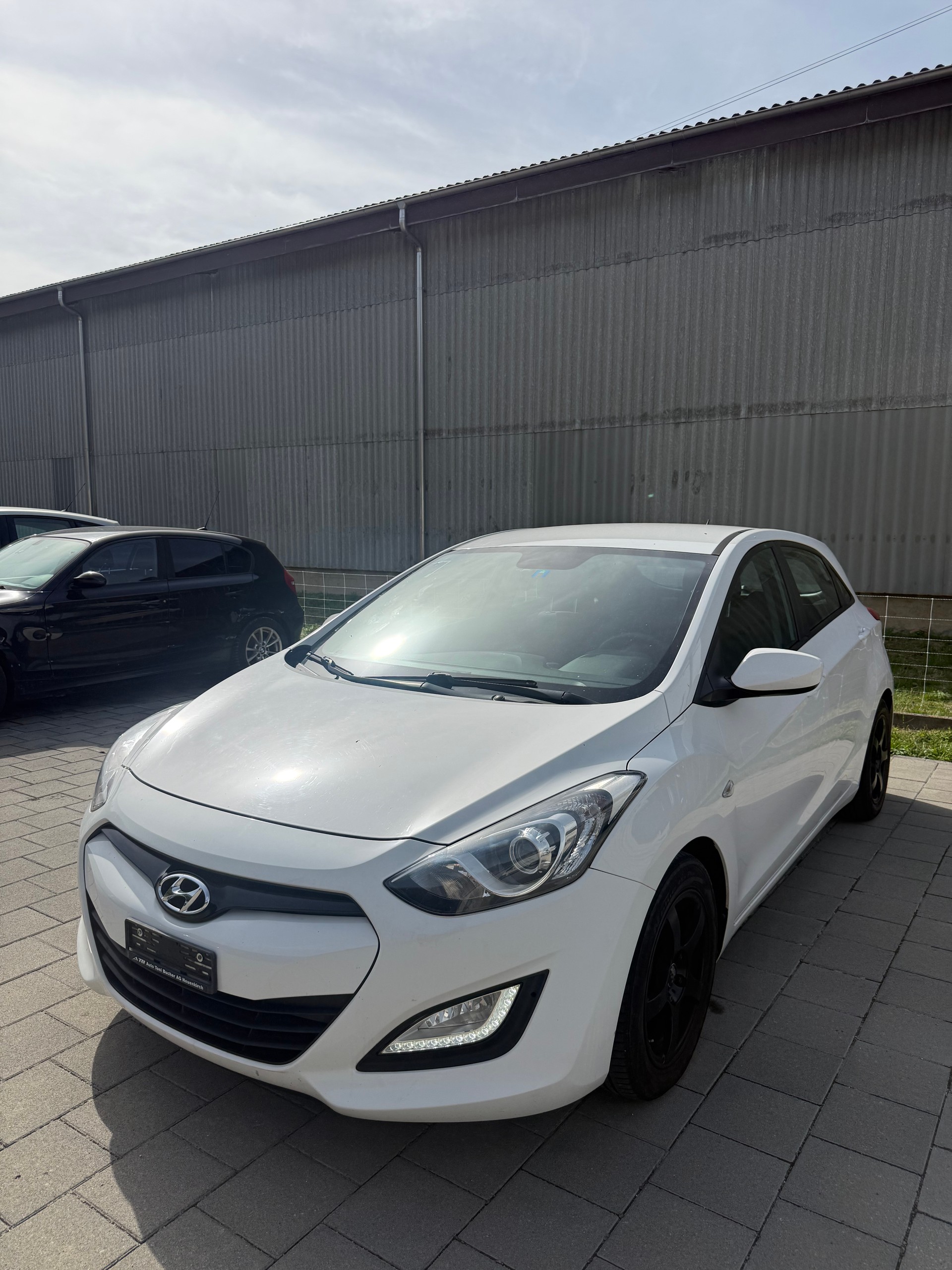 HYUNDAI i30-image-0