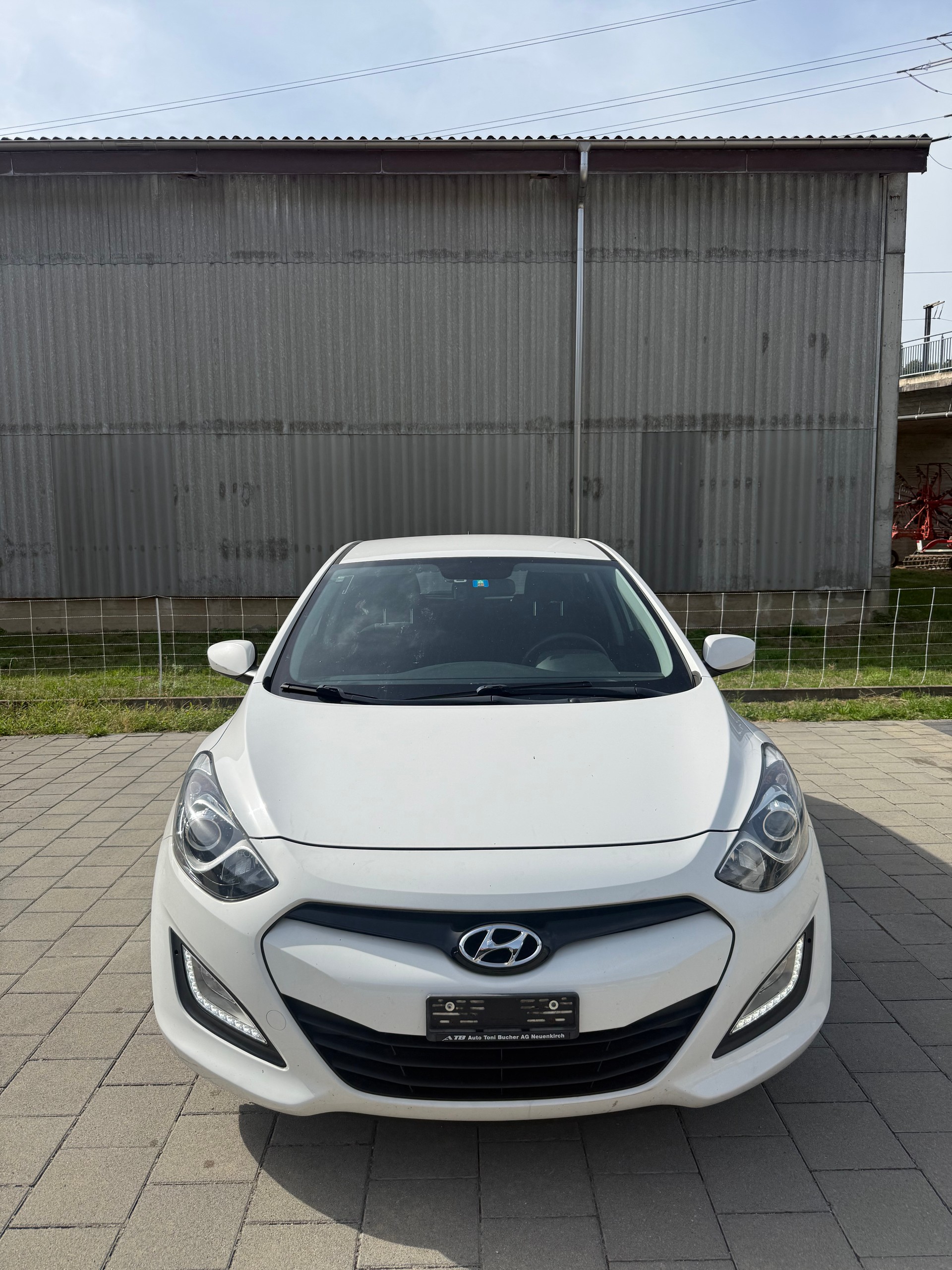 HYUNDAI i30-image-1