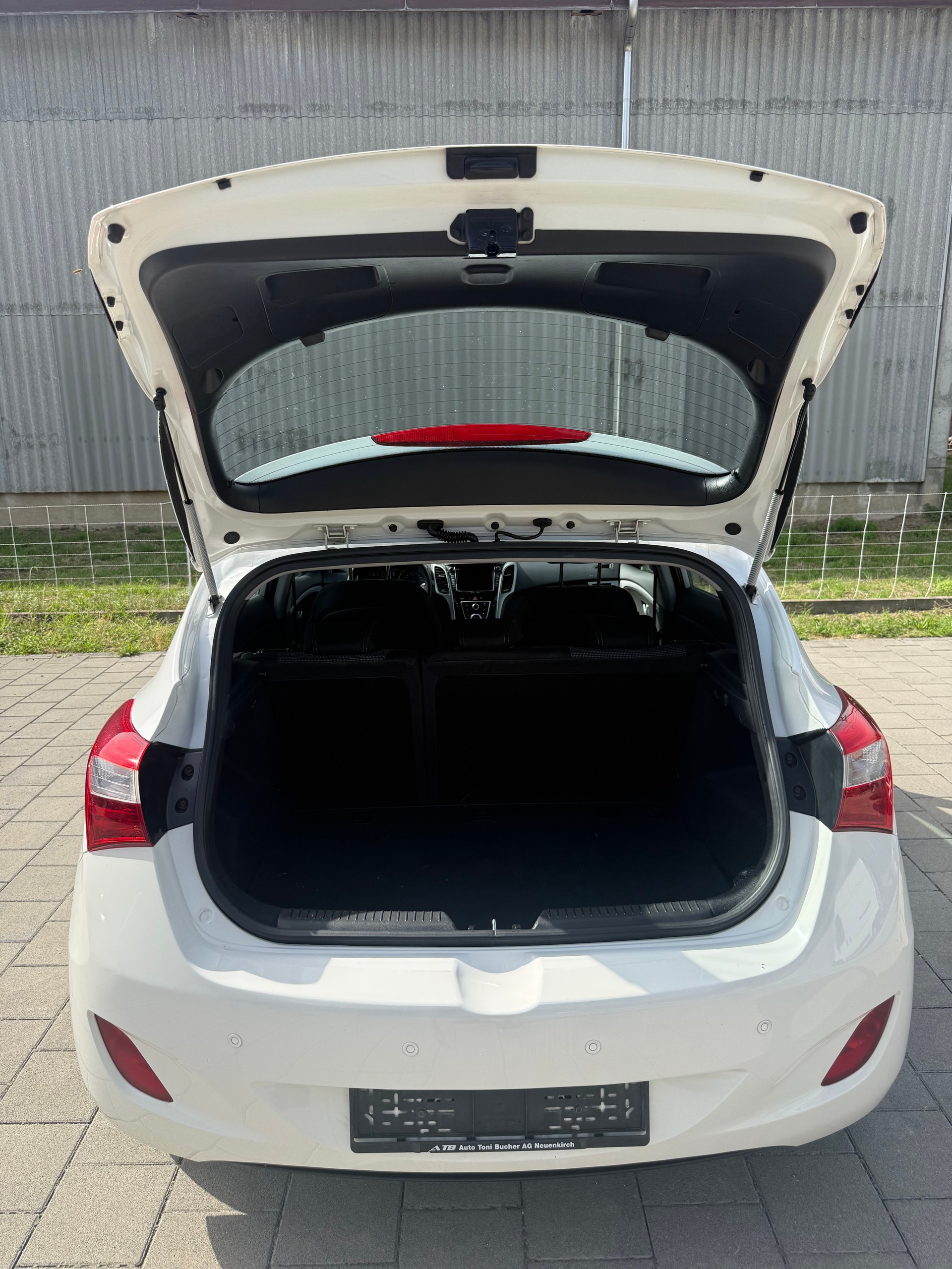 HYUNDAI i30-image-8