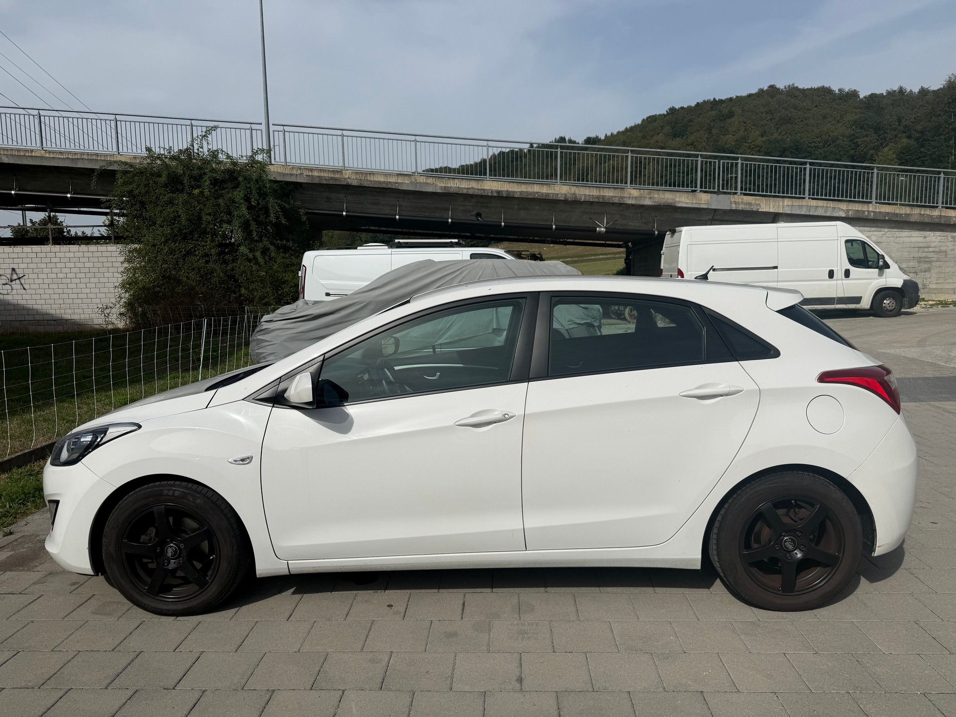 HYUNDAI i30-image-4