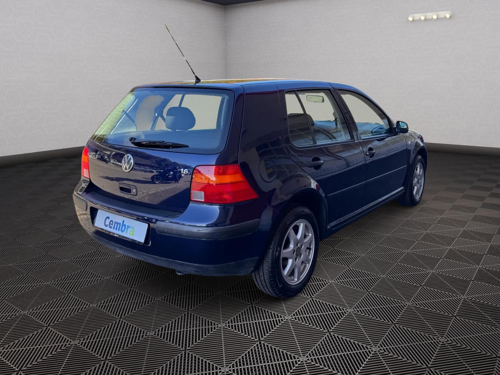 VW Golf 1.6 Comfortline Automatic-image-3