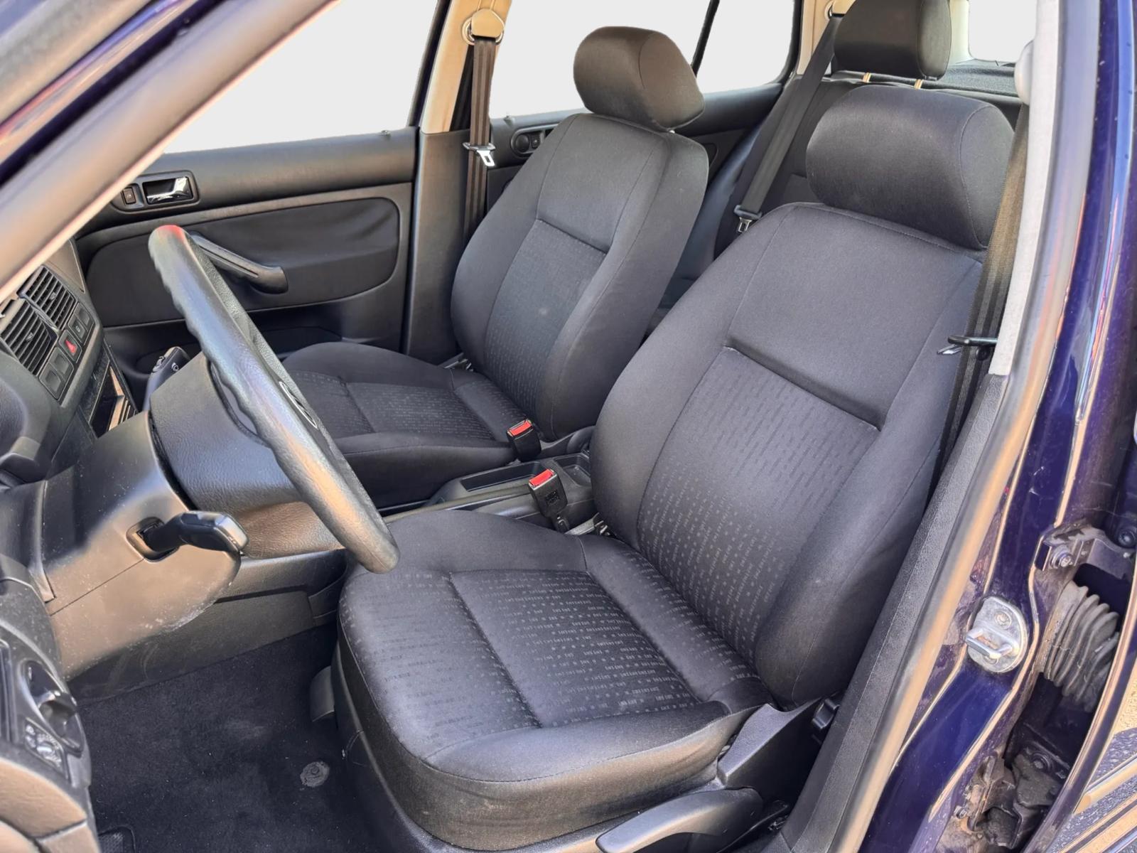 VW Golf 1.6 Comfortline Automatic-image-7
