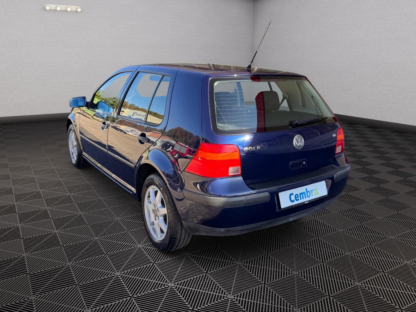 VW Golf 1.6 Comfortline Automatic-image-2