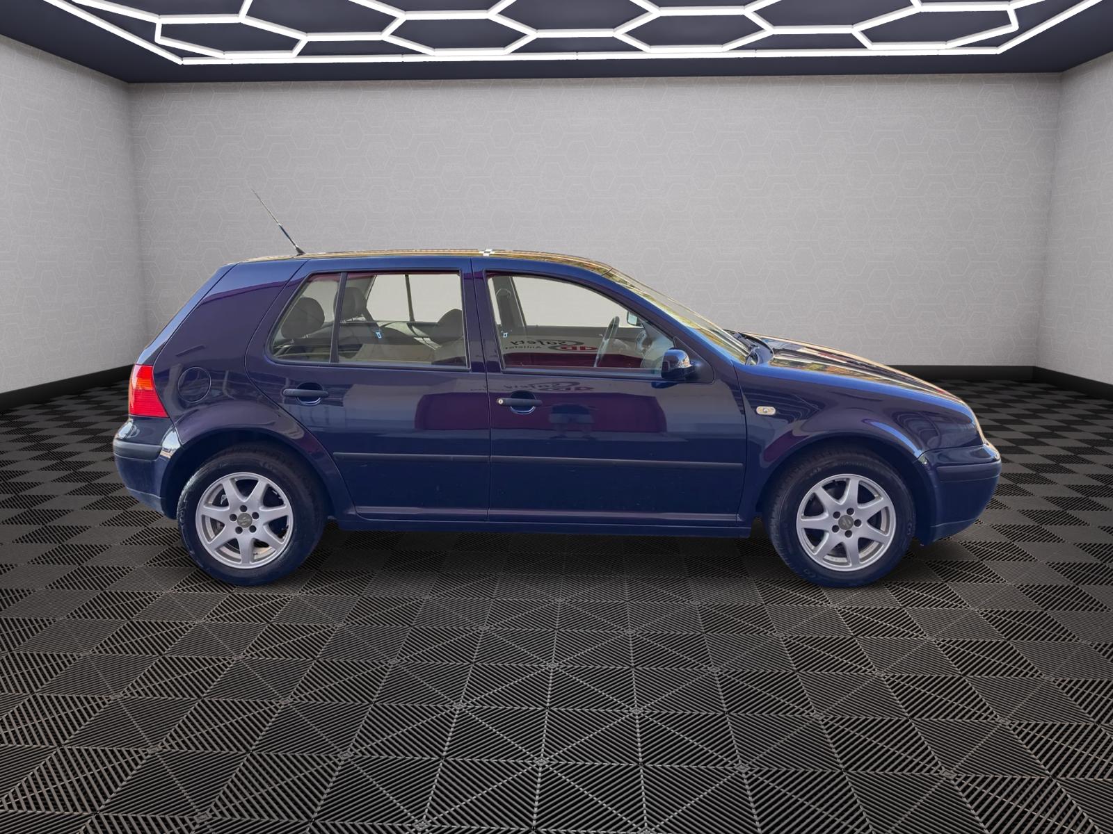 VW Golf 1.6 Comfortline Automatic-image-4