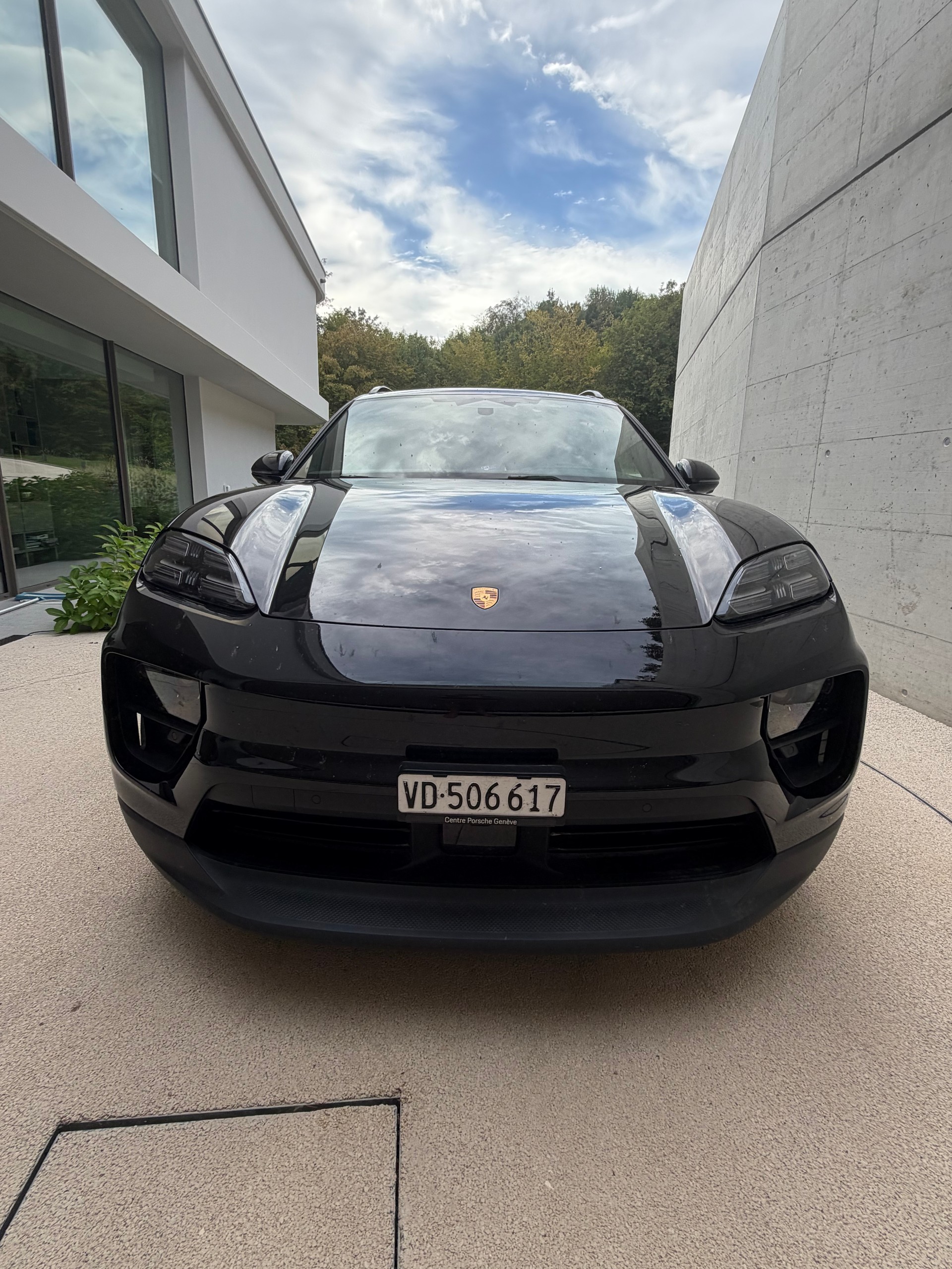 PORSCHE 4-image-1
