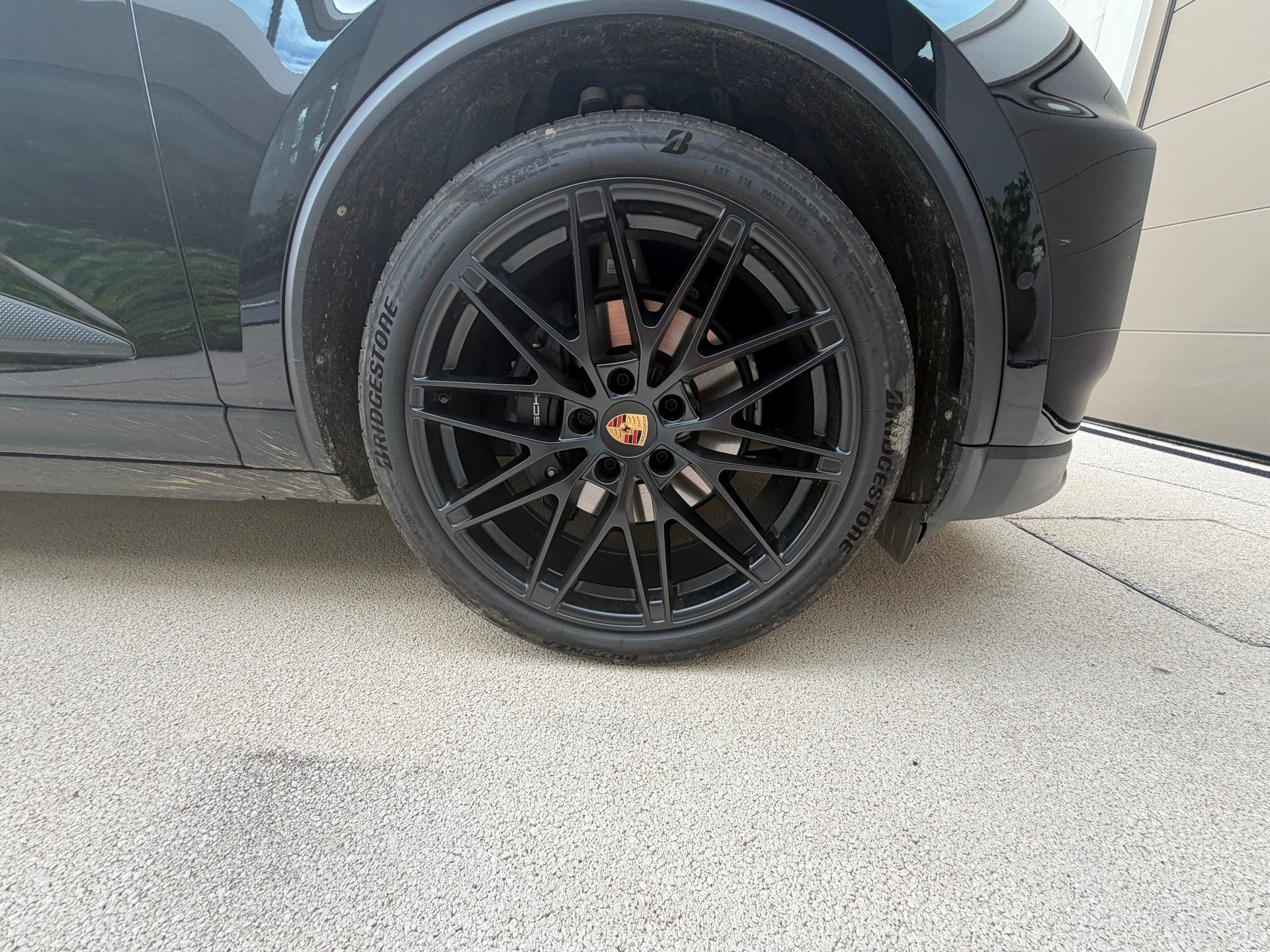 PORSCHE 4-image-6