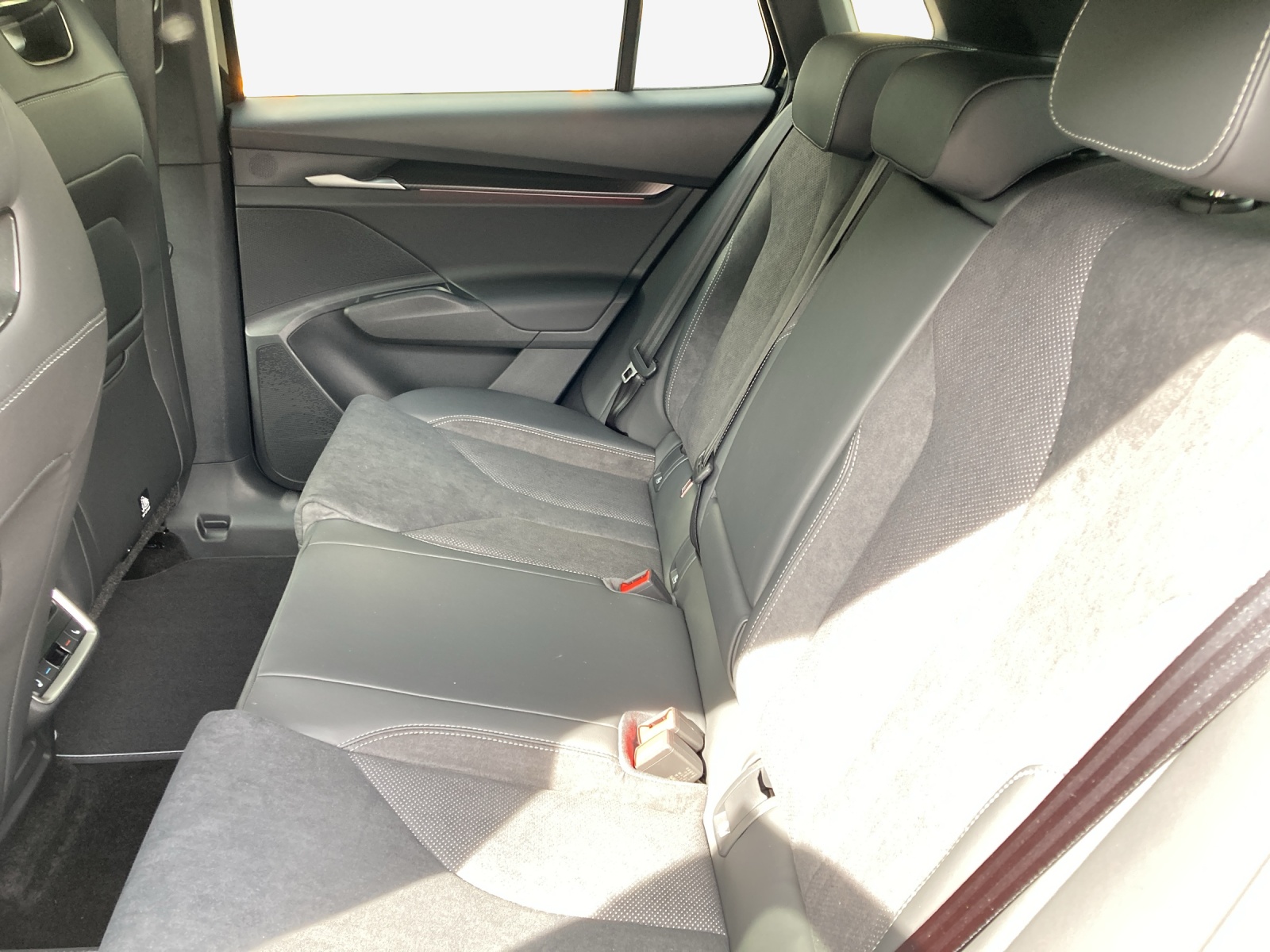 SKODA Elroq 85 Sportline-image-8