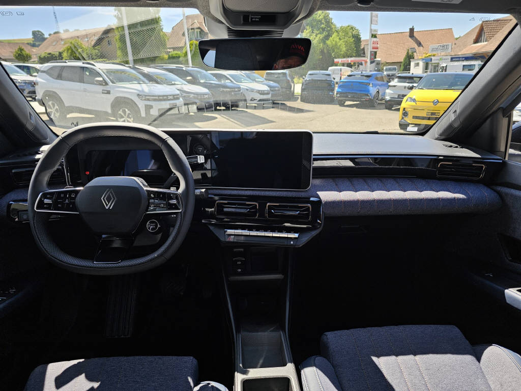 RENAULT R4 E-TECH ELECTRIC iconic 150PS Comfort Range-image-4