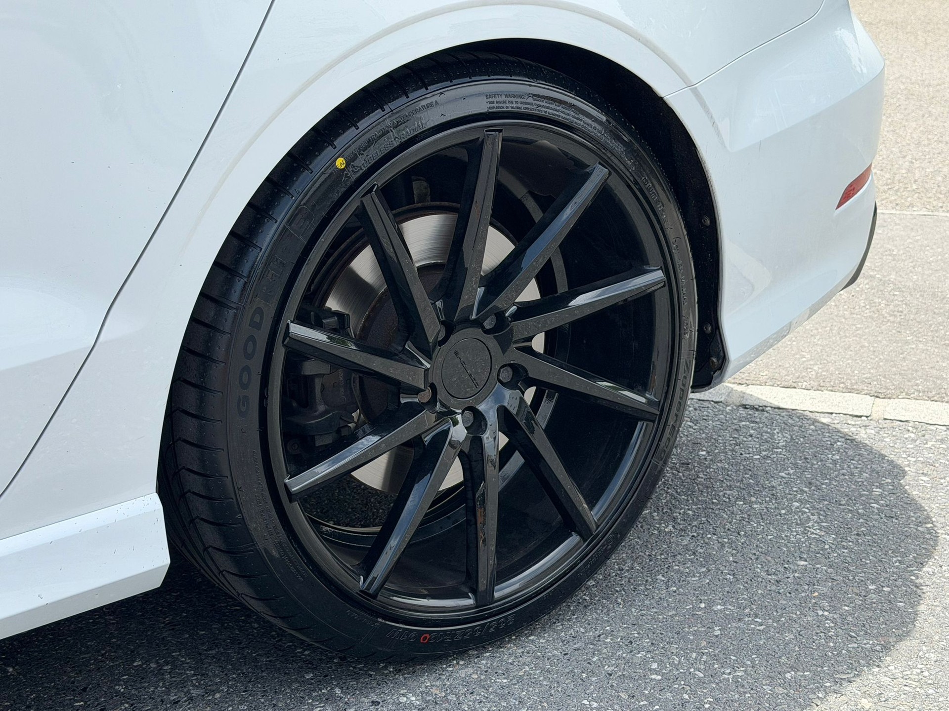 AUDI S3 Limousine 2.0 TFSI quattro S-tronic White&Black Edition-image-2