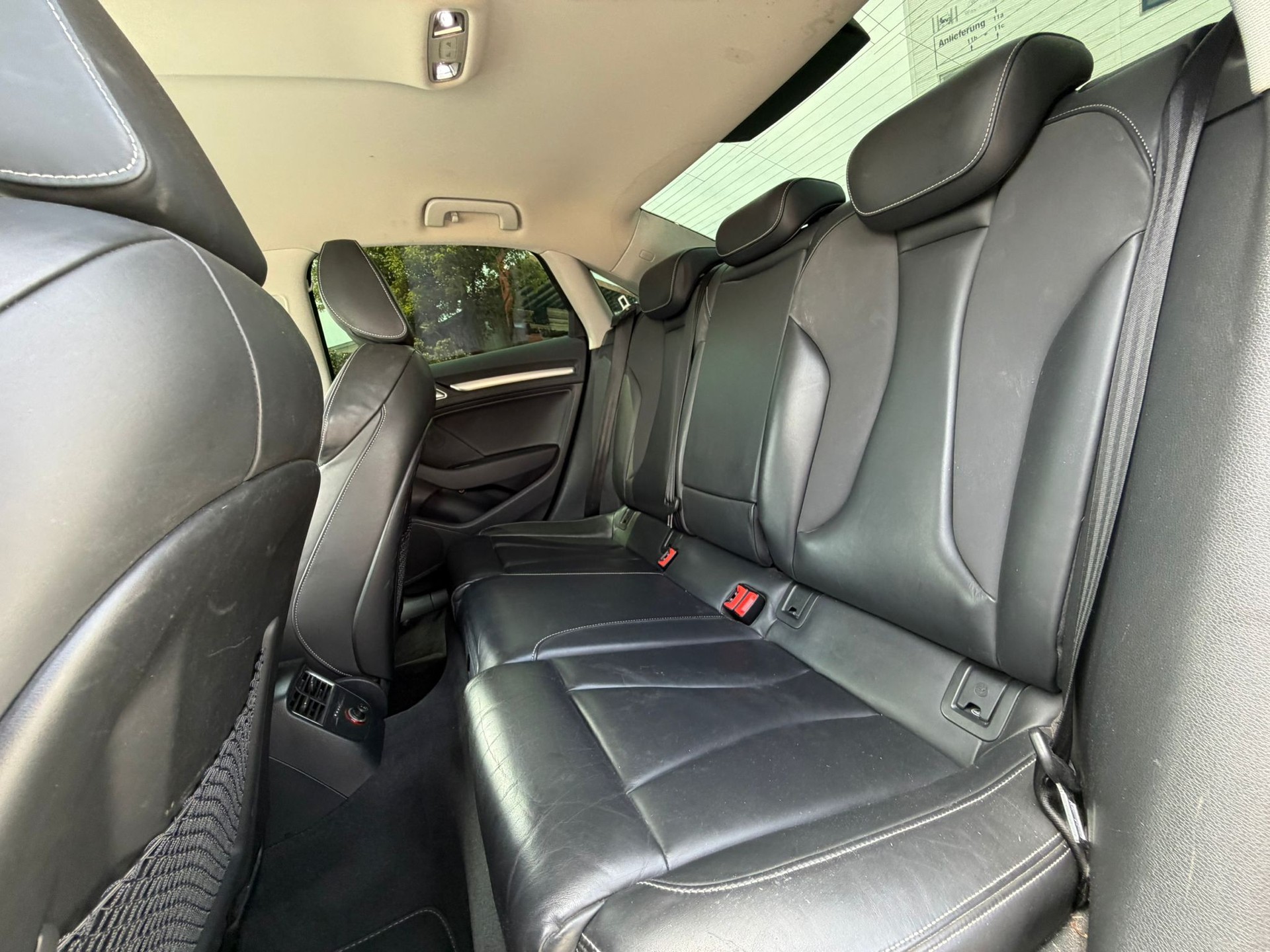 AUDI S3 Limousine 2.0 TFSI quattro S-tronic White&Black Edition-image-7