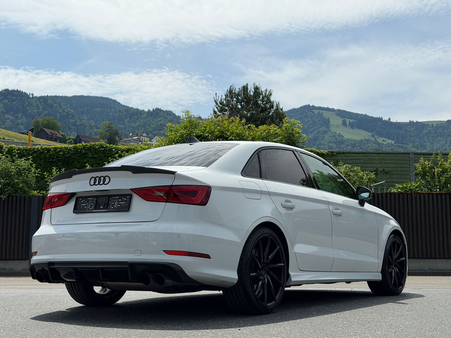 AUDI S3 Limousine 2.0 TFSI quattro S-tronic White&Black Edition-image-4