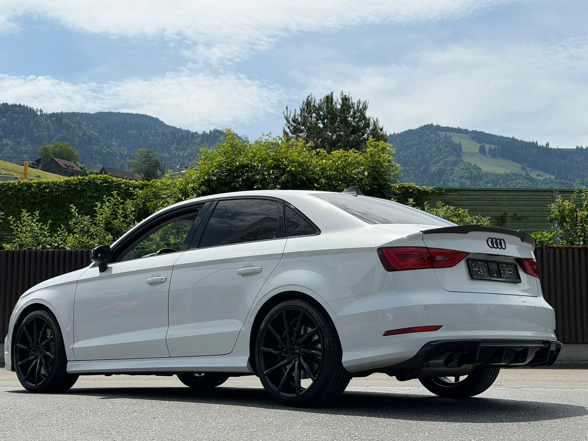AUDI S3 Limousine 2.0 TFSI quattro S-tronic White&Black Edition-image-5