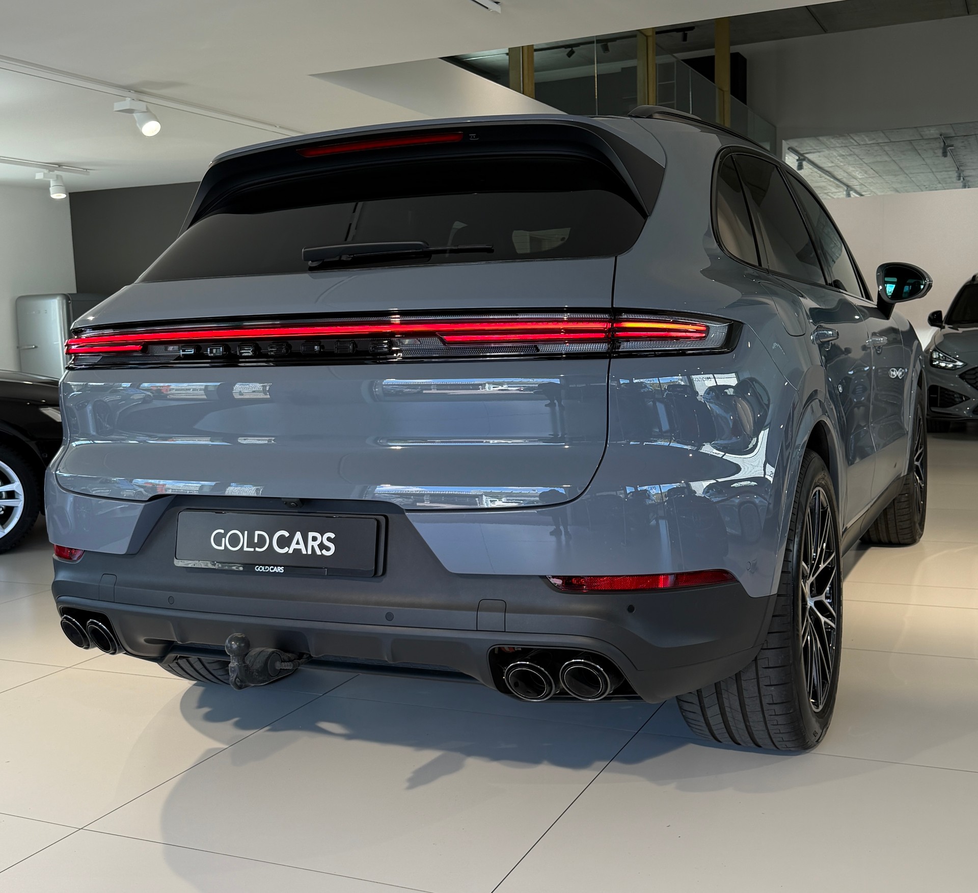 PORSCHE Cayenne S Tiptronic-image-6