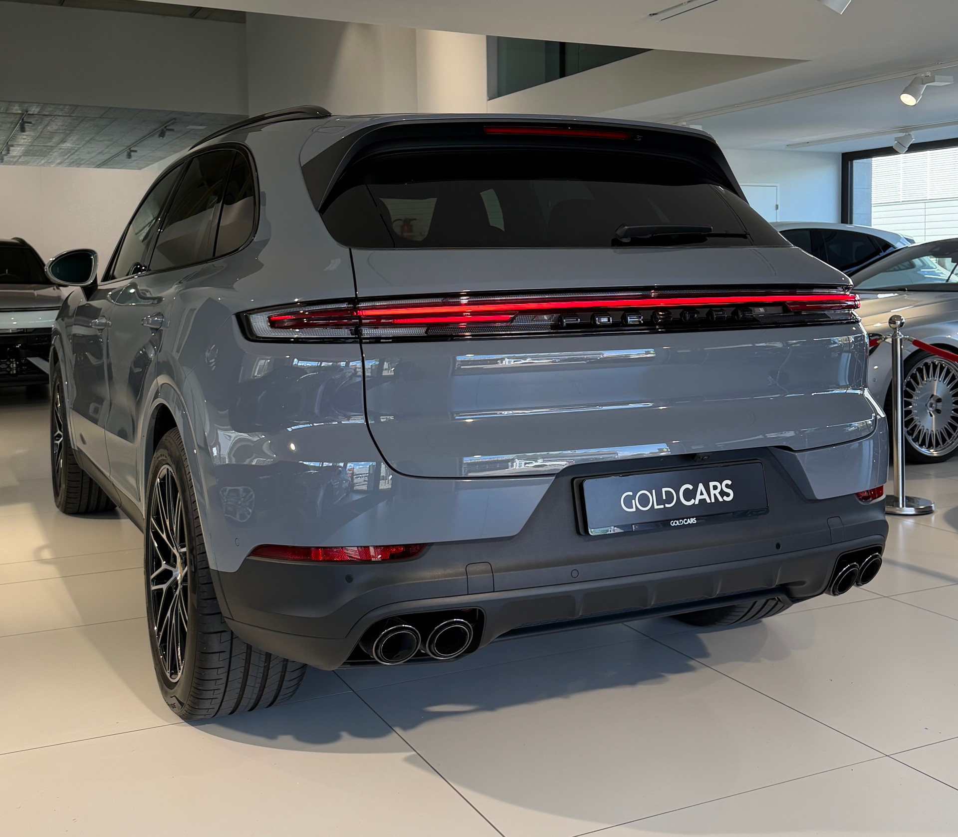 PORSCHE Cayenne S Tiptronic-image-5
