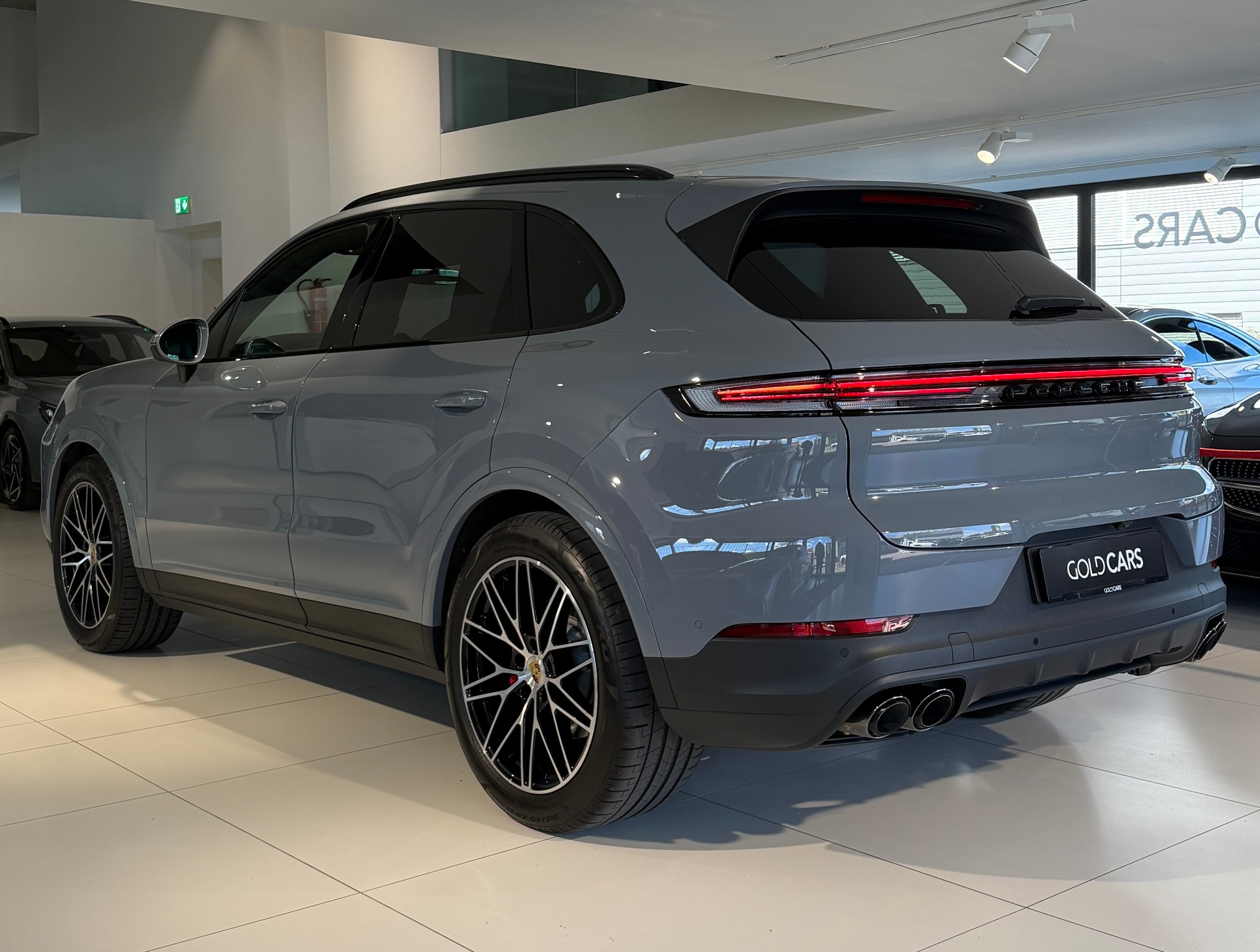 PORSCHE Cayenne S Tiptronic-image-4