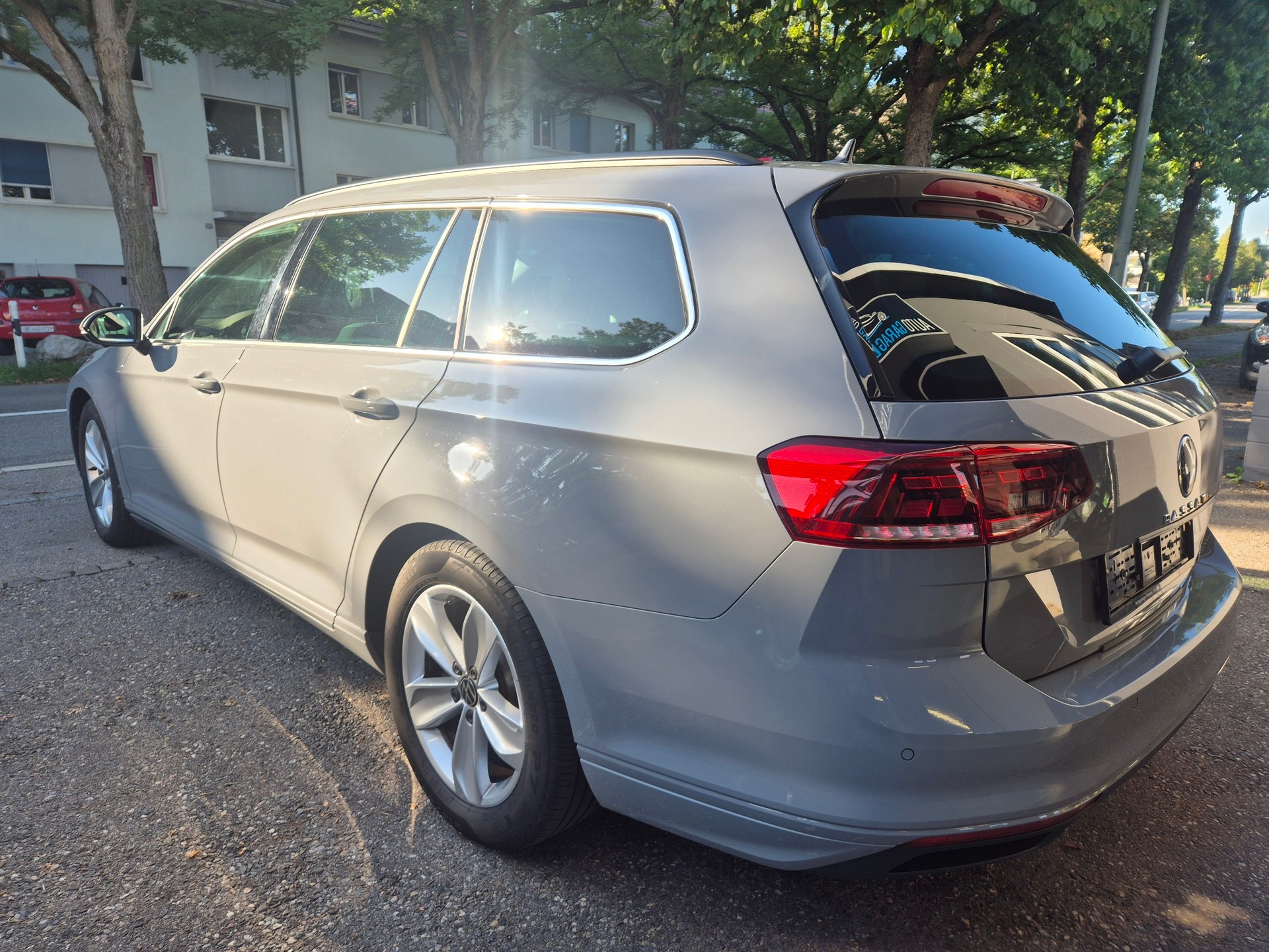 VW Passat 2.0 TDI BMT Business 4Motion DSG *MASSAGE SITZE * CH FAHRZEUG * HAMAN KARDON * R-LINE SPORT * 360°KAMERA *-image-4