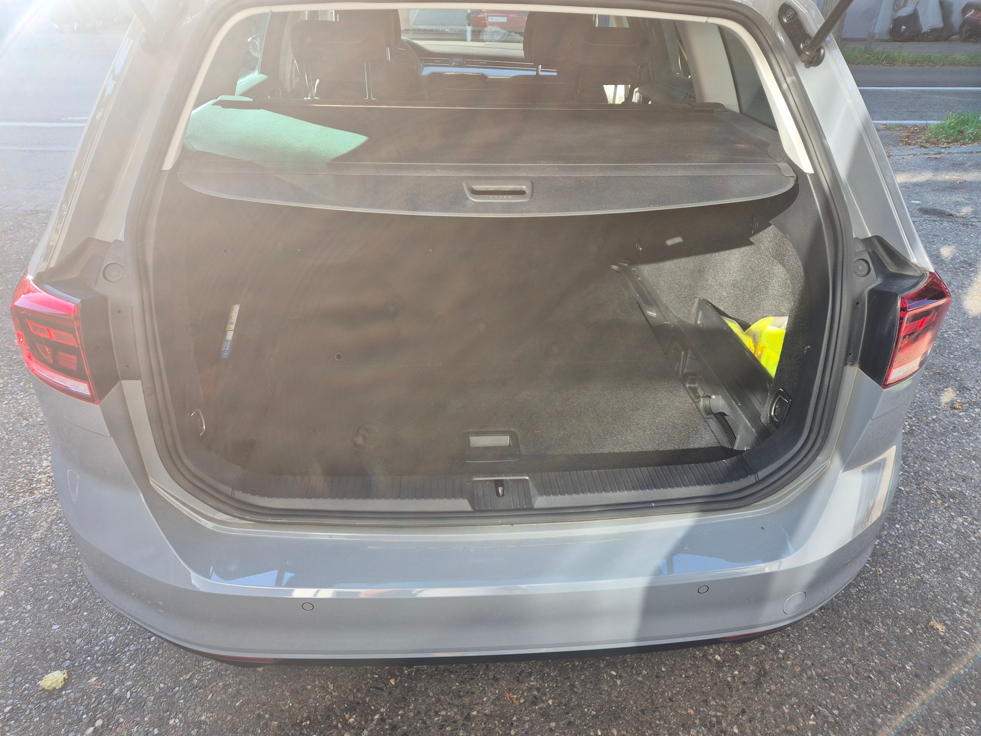 VW Passat 2.0 TDI BMT Business 4Motion DSG *MASSAGE SITZE * CH FAHRZEUG * HAMAN KARDON * R-LINE SPORT * 360°KAMERA *-image-3
