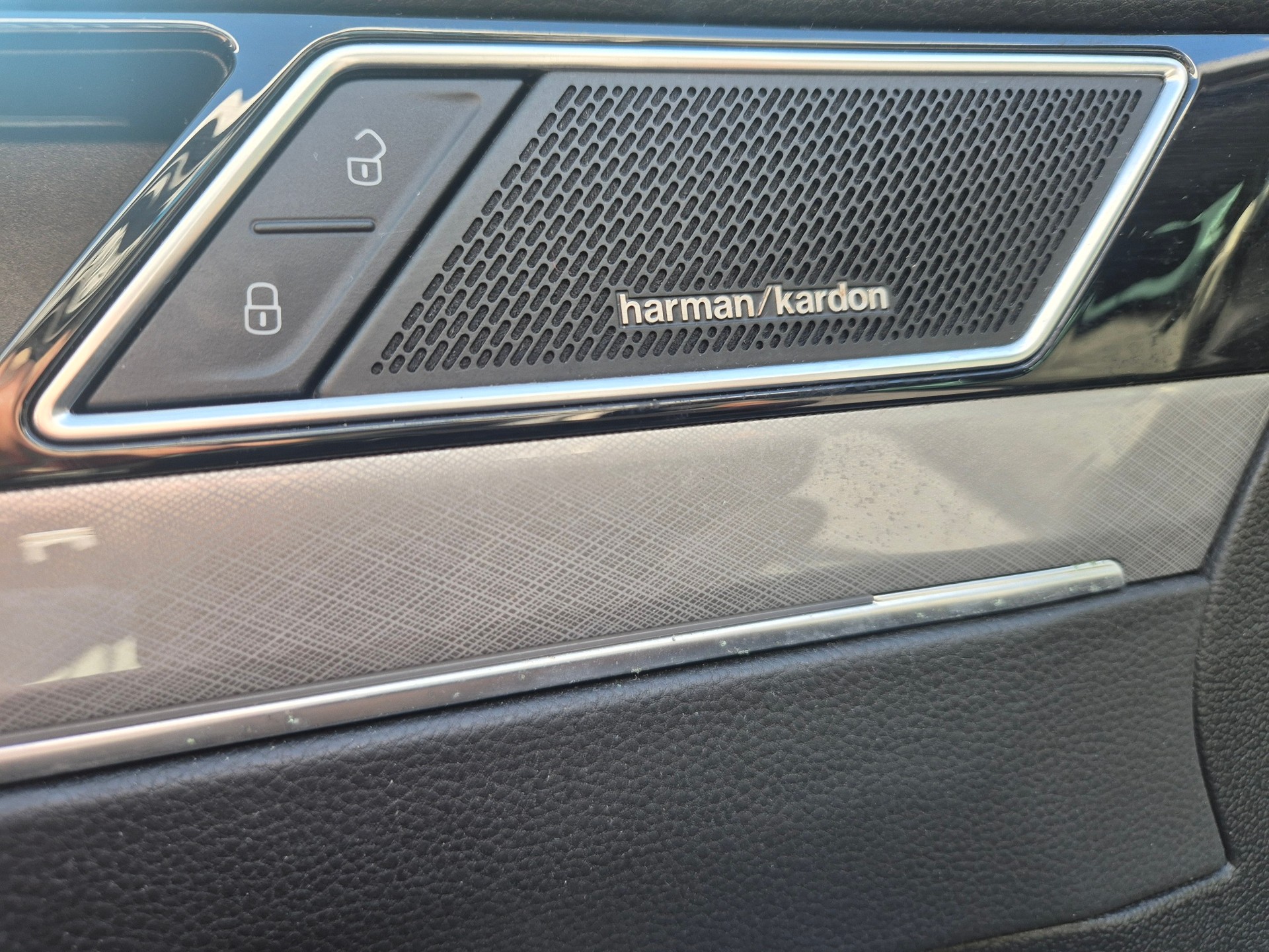 VW Passat 2.0 TDI BMT Business 4Motion DSG *MASSAGE SITZE * CH FAHRZEUG * HAMAN KARDON * R-LINE SPORT * 360°KAMERA *-image-10