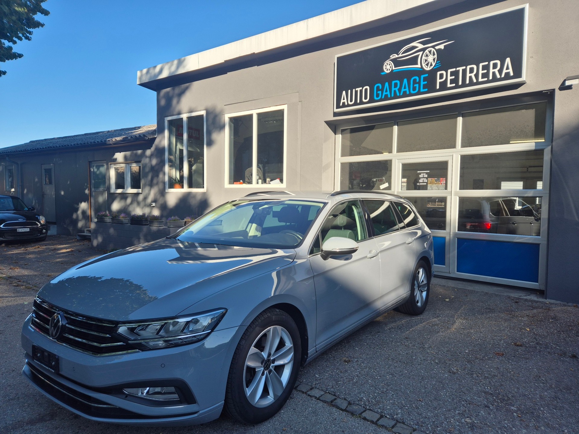 VW Passat 2.0 TDI BMT Business 4Motion DSG *MASSAGE SITZE * CH FAHRZEUG * HAMAN KARDON * R-LINE SPORT * 360°KAMERA *-image-5