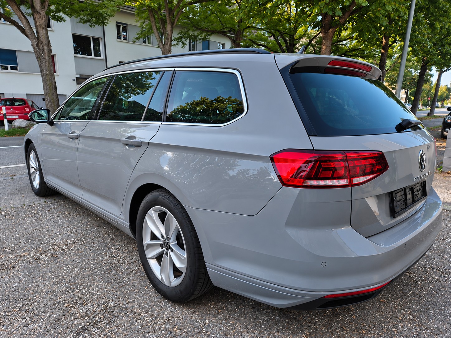 VW Passat 2.0 TDI BMT Business 4Motion DSG *MASSAGE SITZE * CH FAHRZEUG * HAMAN KARDON * R-LINE SPORT * 360°KAMERA *-showroom-element-3