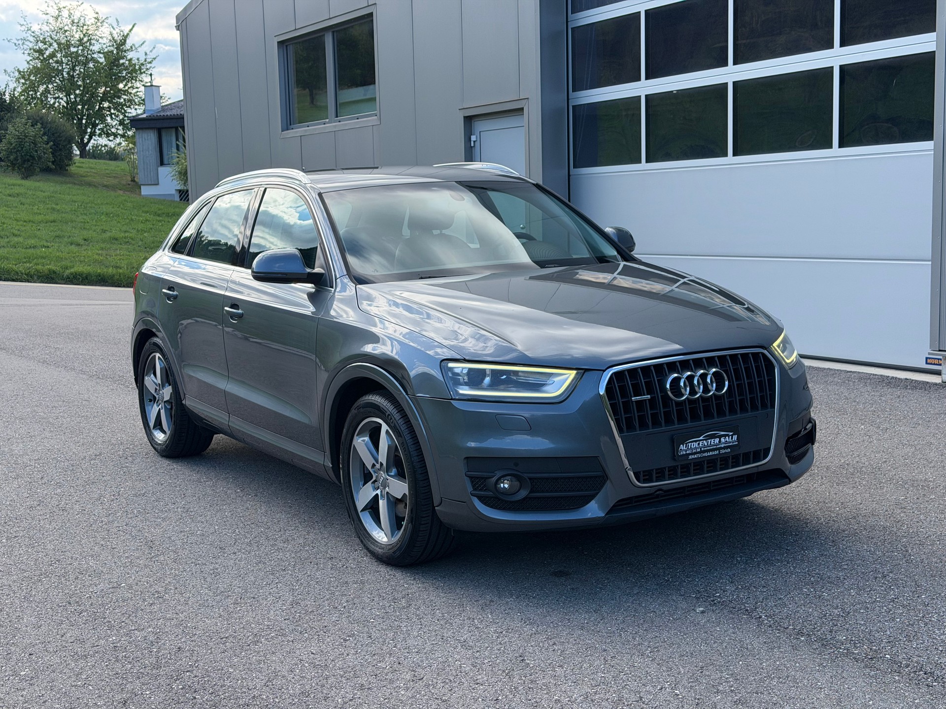 AUDI Q3 2.0 TFSI quattro S-tronic-image-2