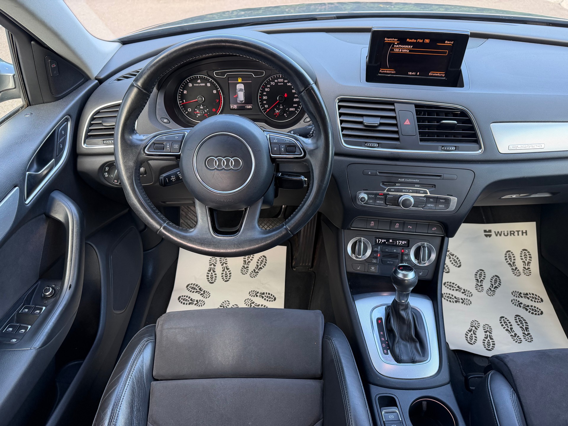 AUDI Q3 2.0 TFSI quattro S-tronic-image-5