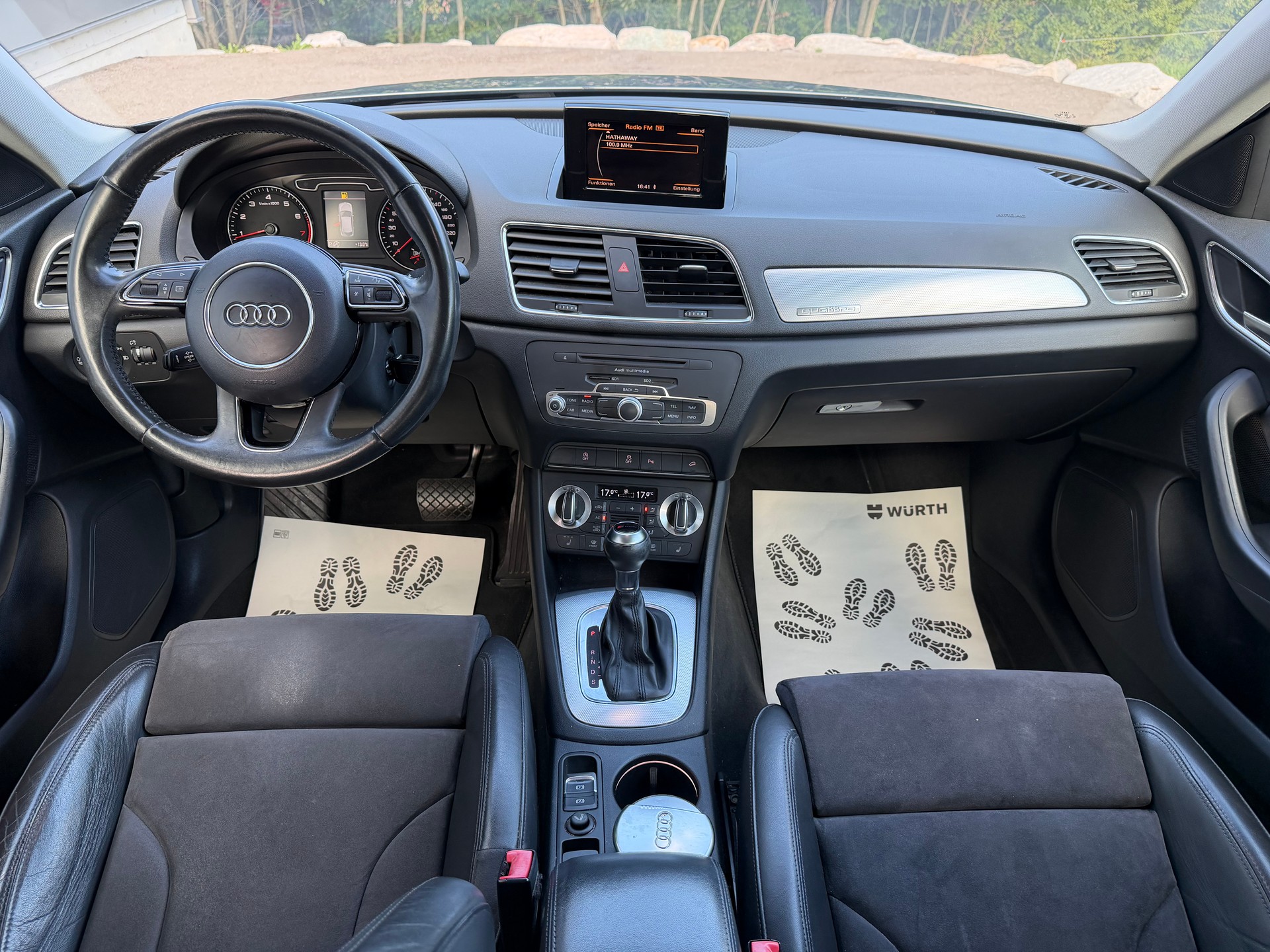 AUDI Q3 2.0 TFSI quattro S-tronic-image-4