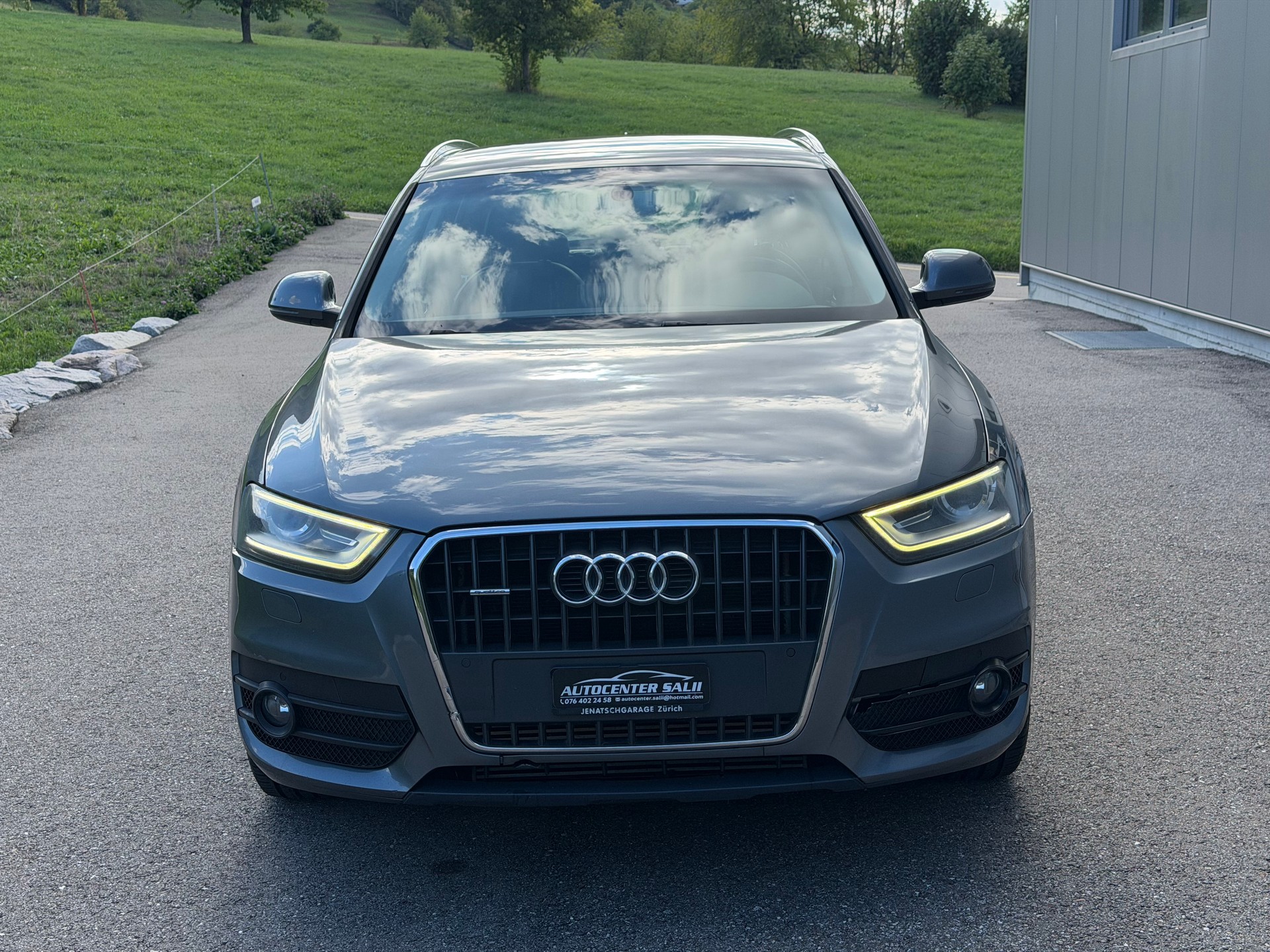 AUDI Q3 2.0 TFSI quattro S-tronic-image-1