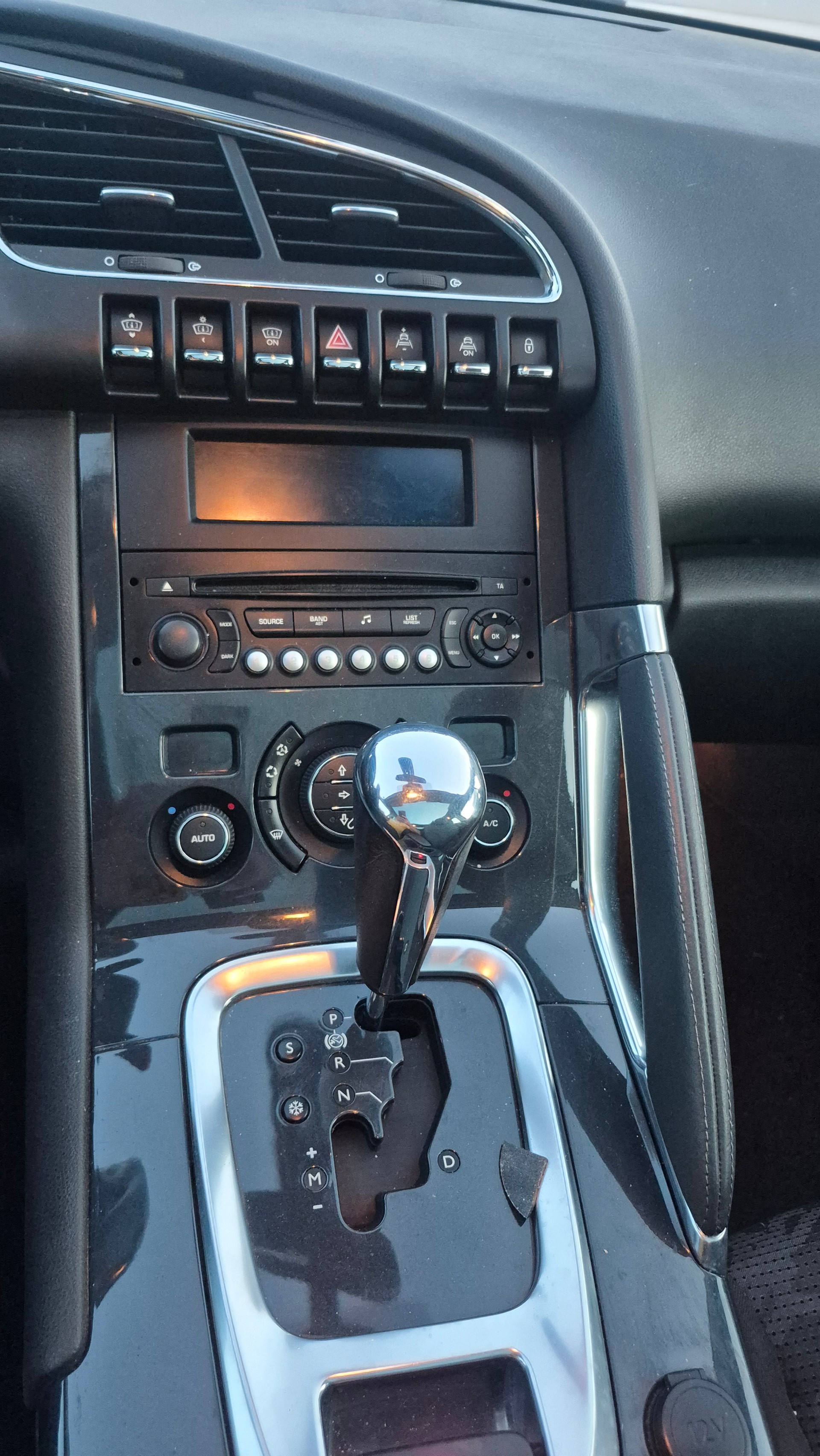 PEUGEOT 3008 1.6 16V T Sport Pack Tiptronic-image-10