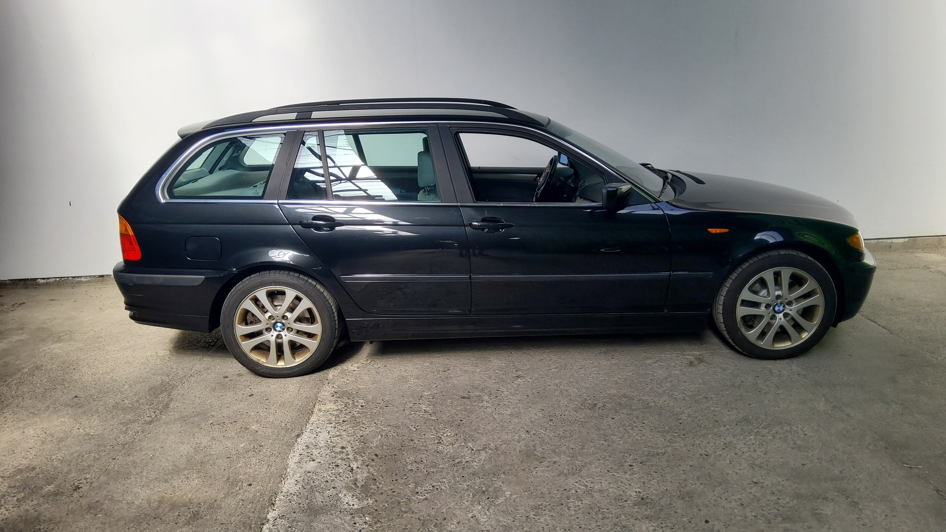 BMW 330xd Touring-image-14