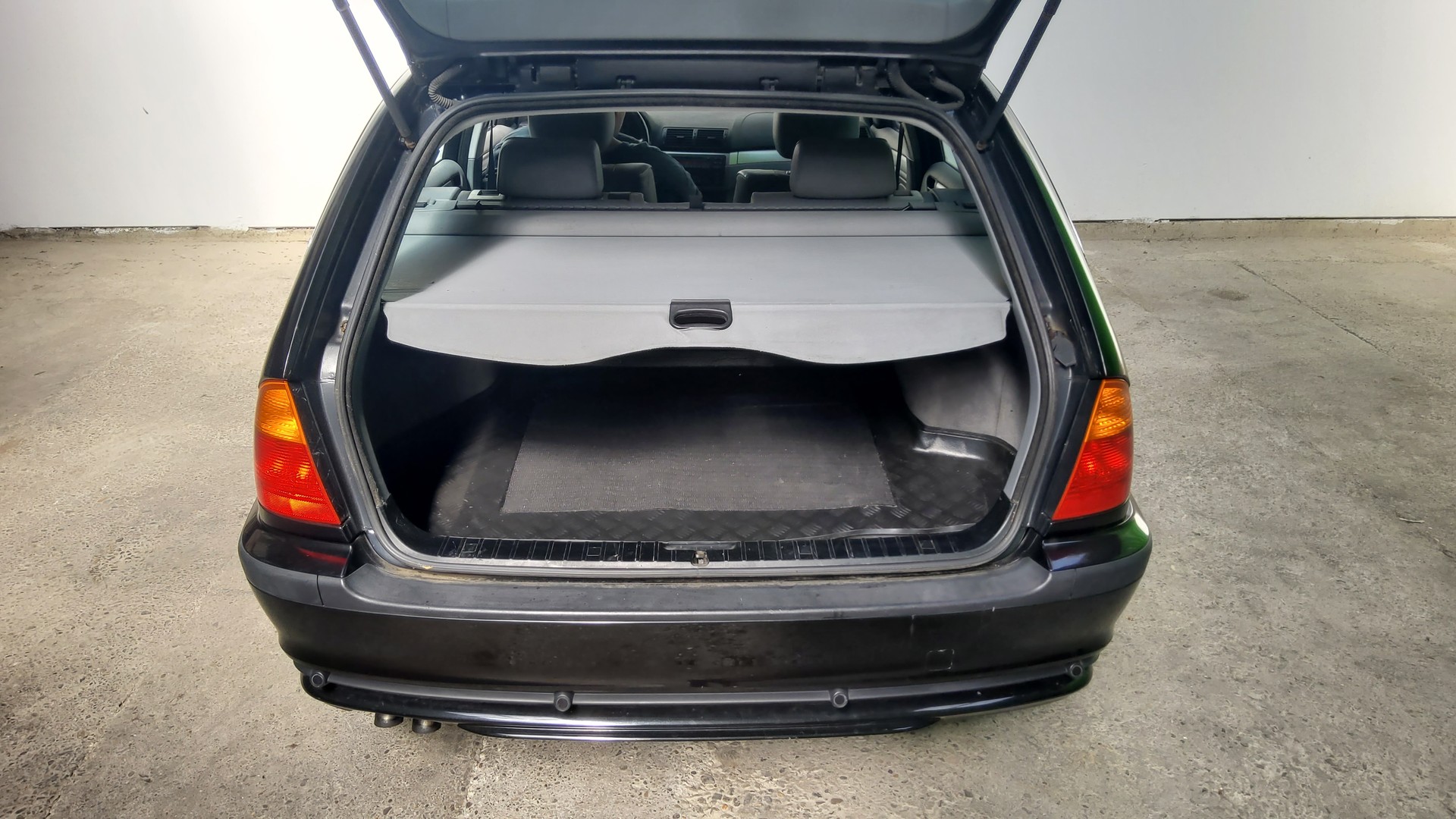BMW 330xd Touring-image-12
