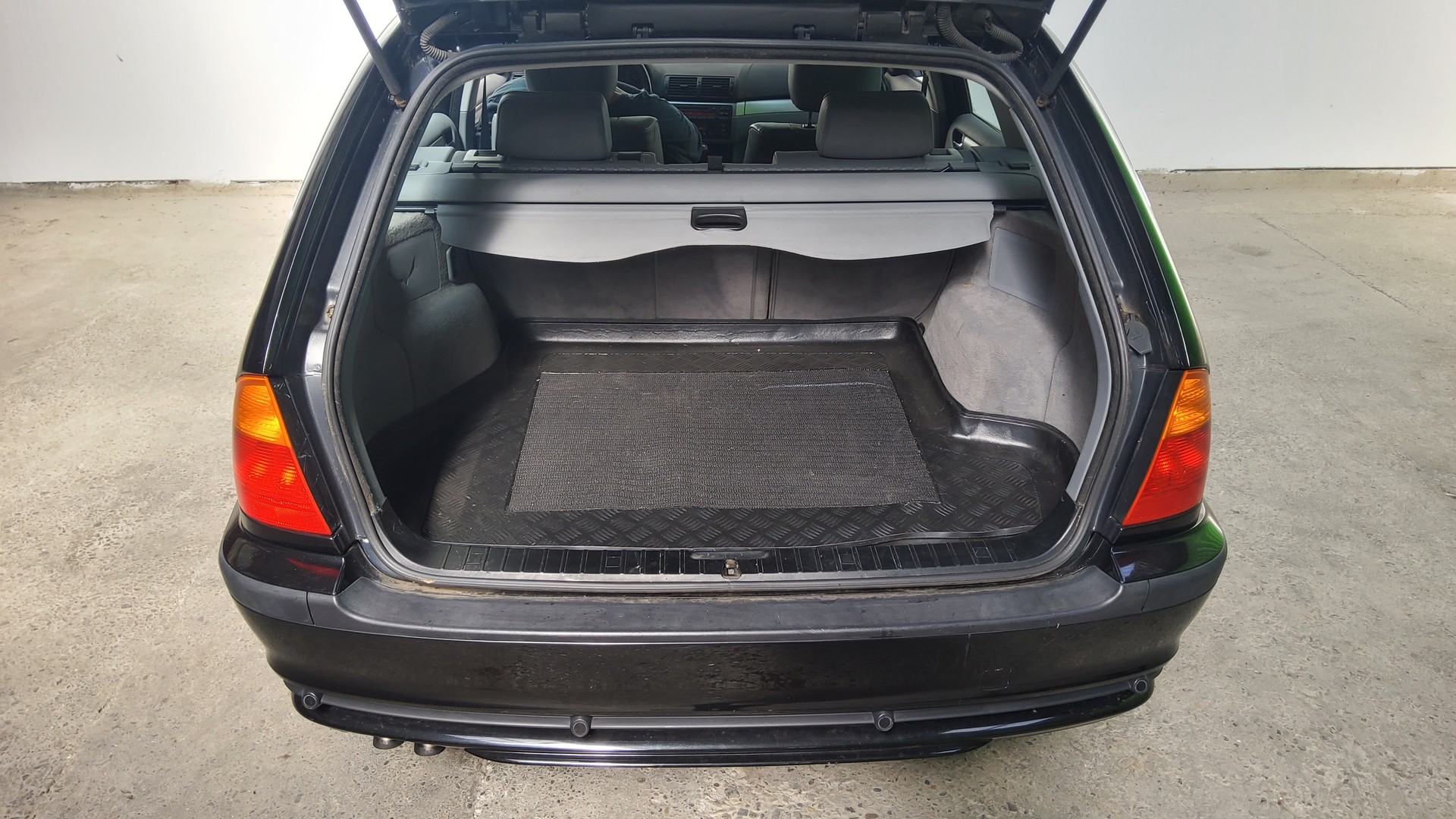BMW 330xd Touring-image-13