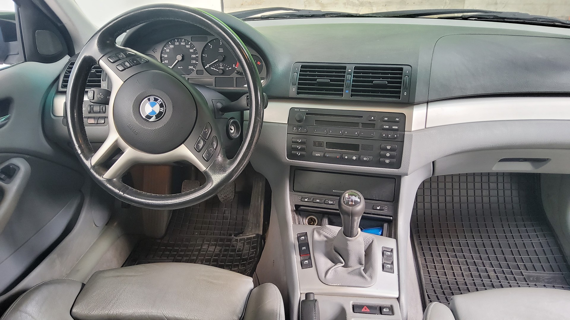 BMW 330xd Touring-image-19