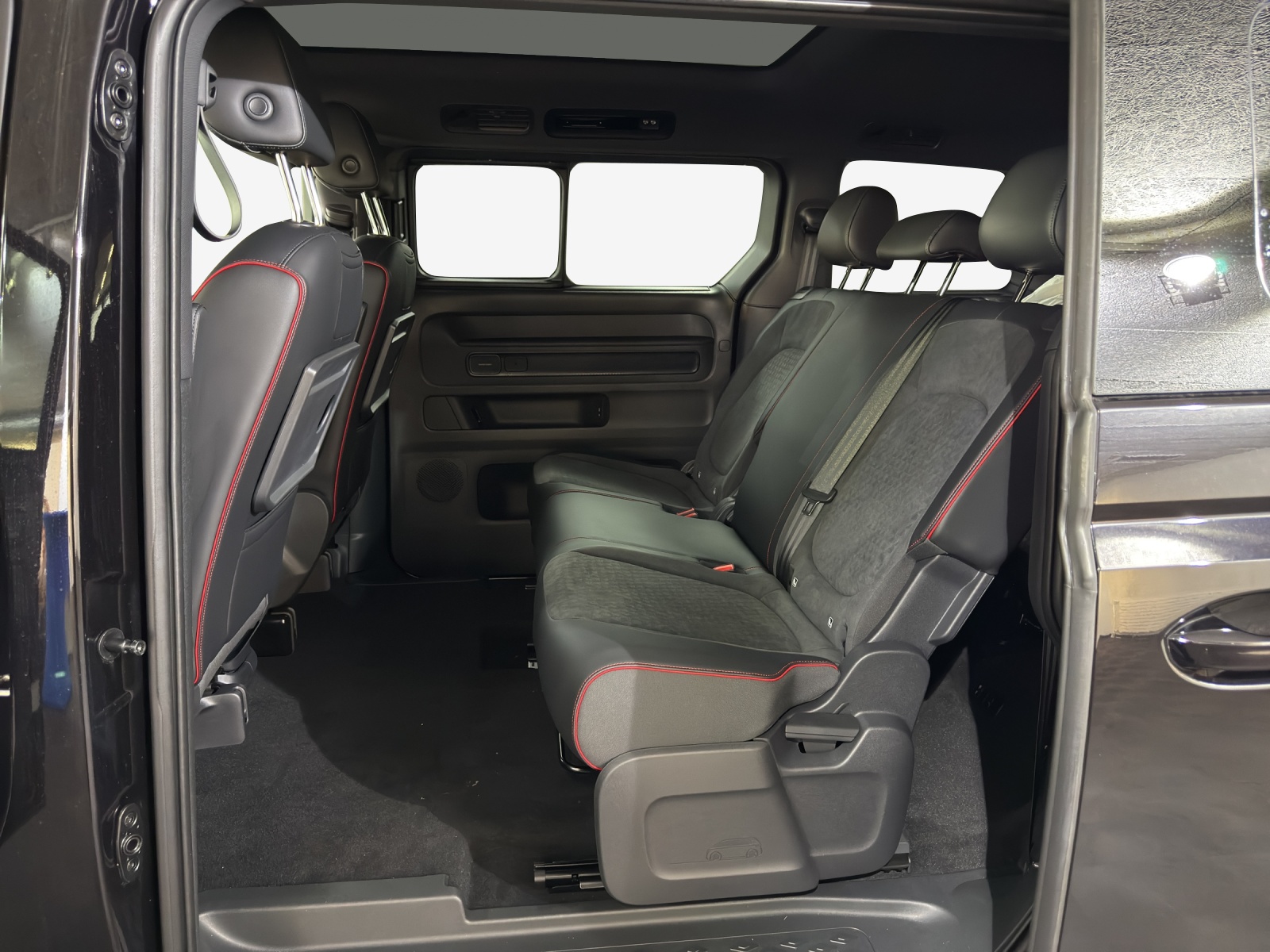 VW ID.Buzz LWB GTX 4 Motion-image-11