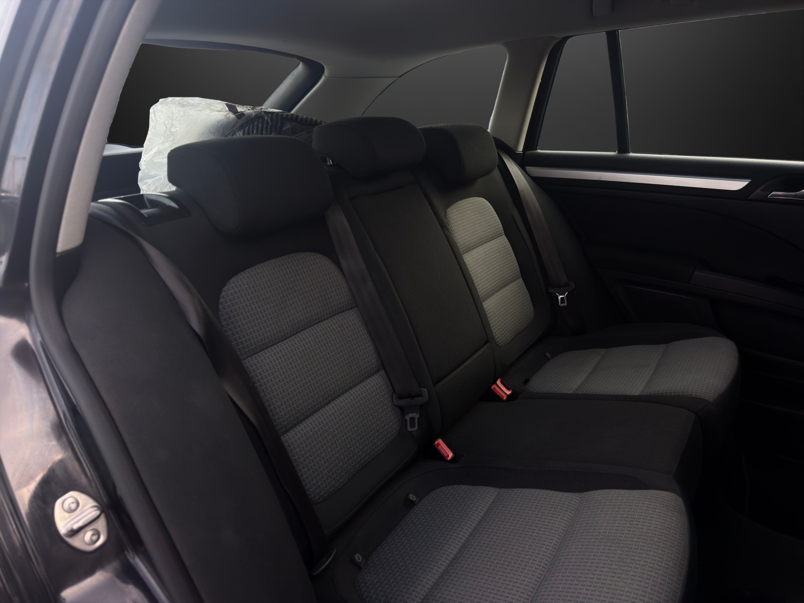 SKODA Superb Combi 2.0 TDi Ambition-image-11