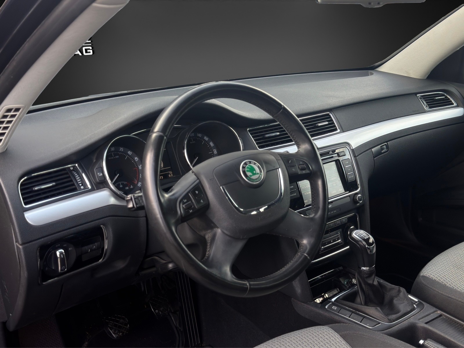 SKODA Superb Combi 2.0 TDi Ambition-image-7