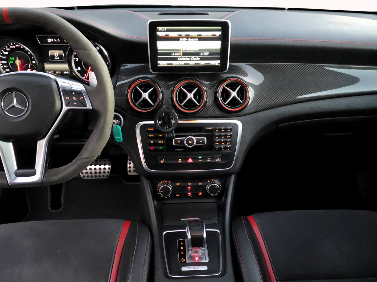 MERCEDES-BENZ CLA 45 AMG 4Matic Speedshift-image-11