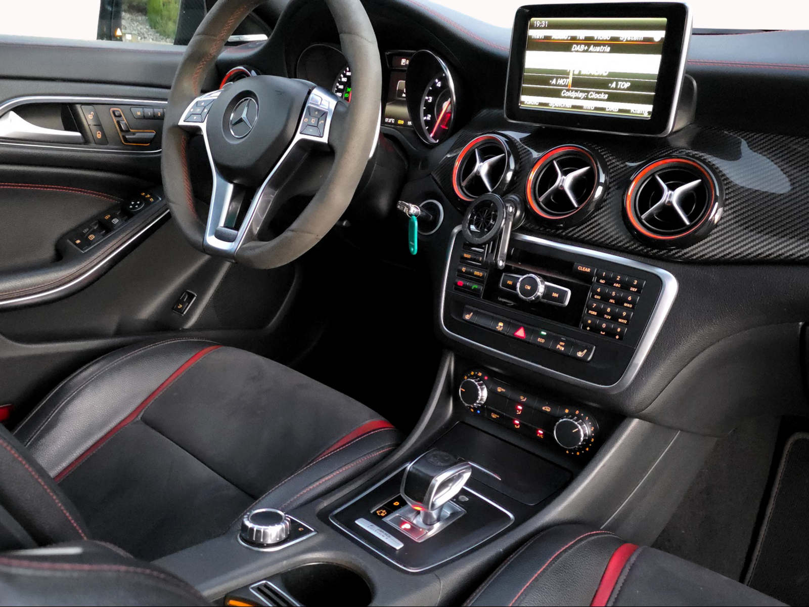MERCEDES-BENZ CLA 45 AMG 4Matic Speedshift-image-12