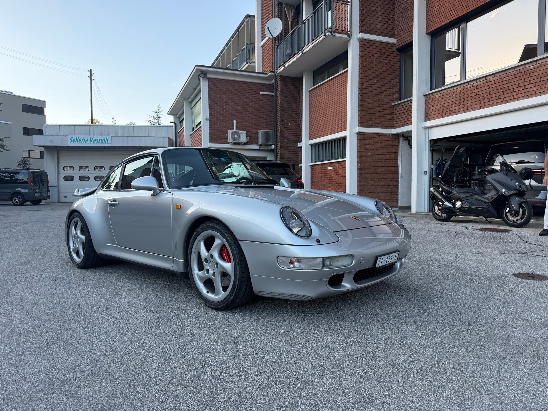 PORSCHE 911 Turbo-image-2