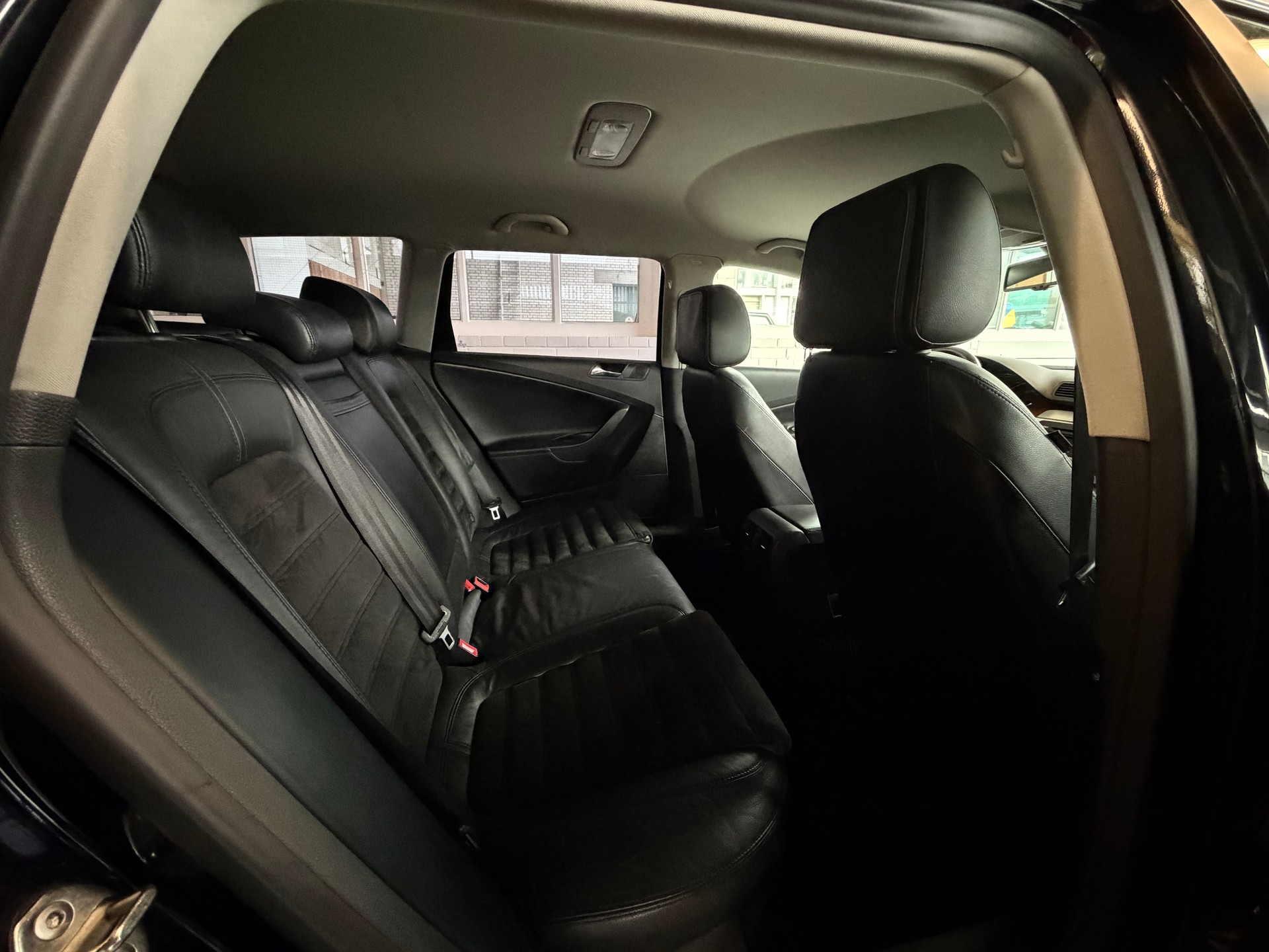 VW Passat Variant 2.0 TDI Highline-image-8